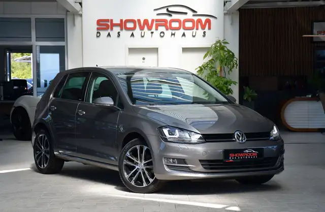 Volkswagen Golf view 3