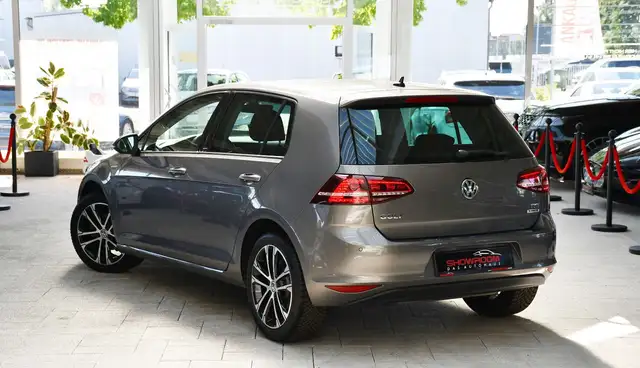 Volkswagen Golf view 4