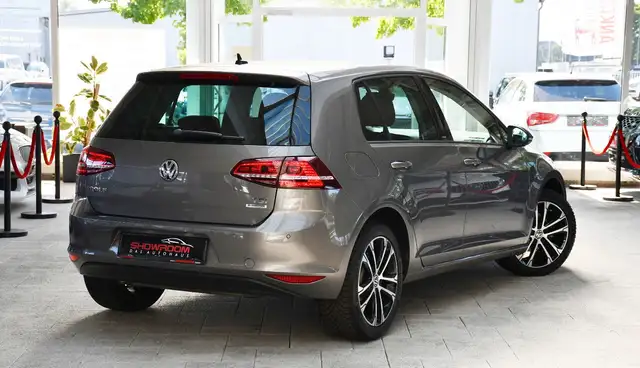 Volkswagen Golf view 2