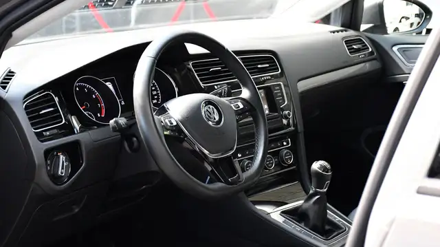 Volkswagen Golf view 15