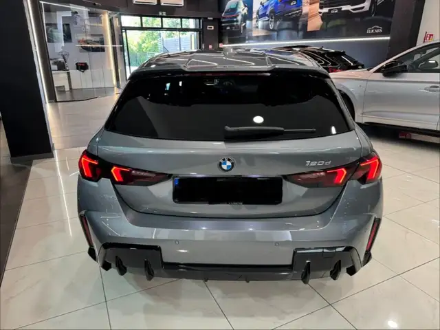 BMW 1 Series view 4