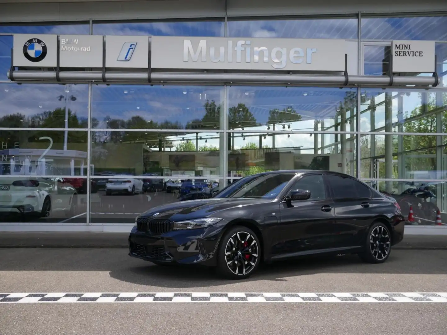 BMW 330 e M Sport AdapLED AHK LiveProf DAB DrivAS PaAs Schwarz - 2