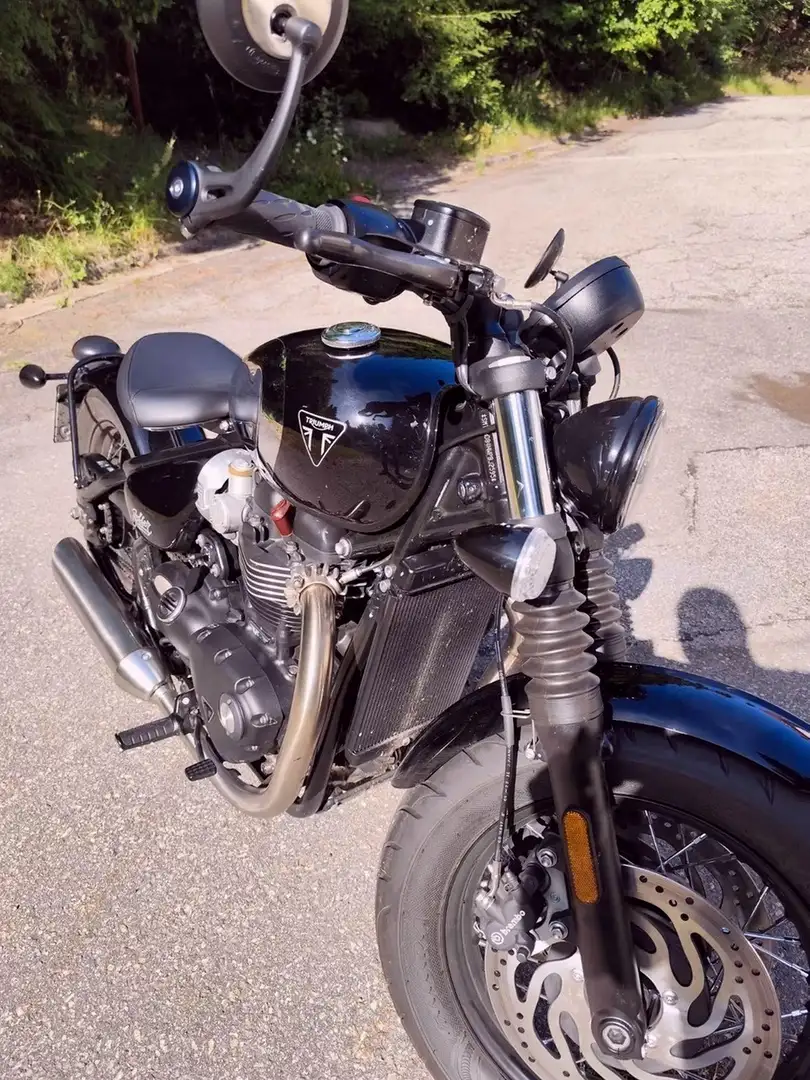 Triumph Bonneville Bobber Negro - 2