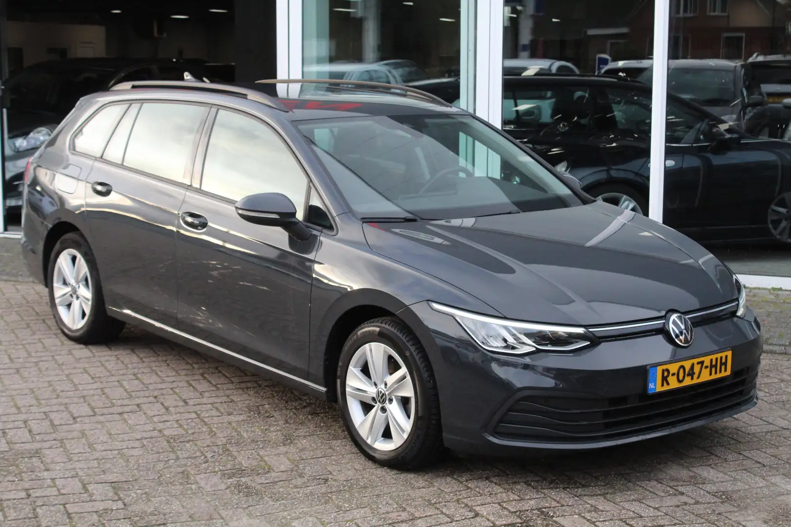 Volkswagen Golf Variant 1.0 TSI Life//Navi//Trekhaak!! Grijs - 2