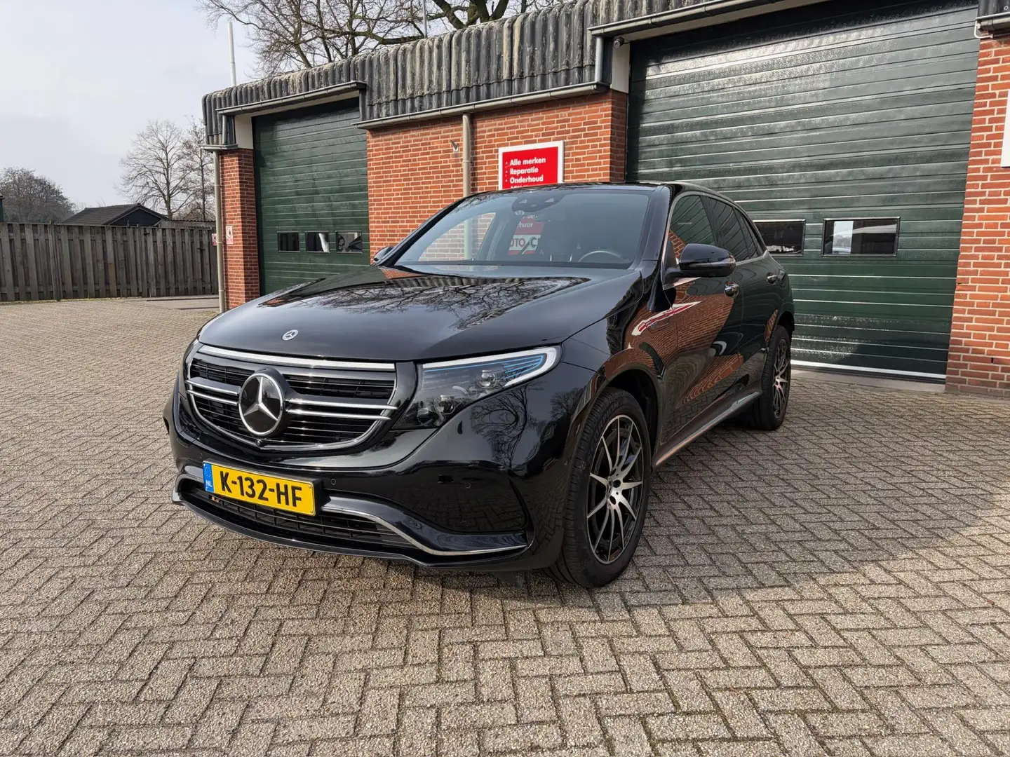 Mercedes-Benz EQC 400 4MATIC Business Solution AMG 80 kWh Schwarz - 2