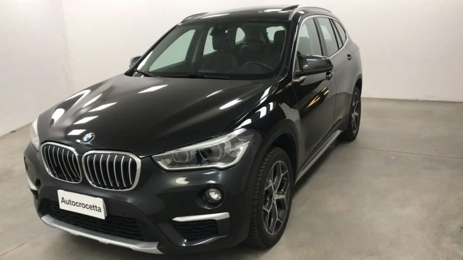 BMW X1 sDrive18d xLine Noir - 1