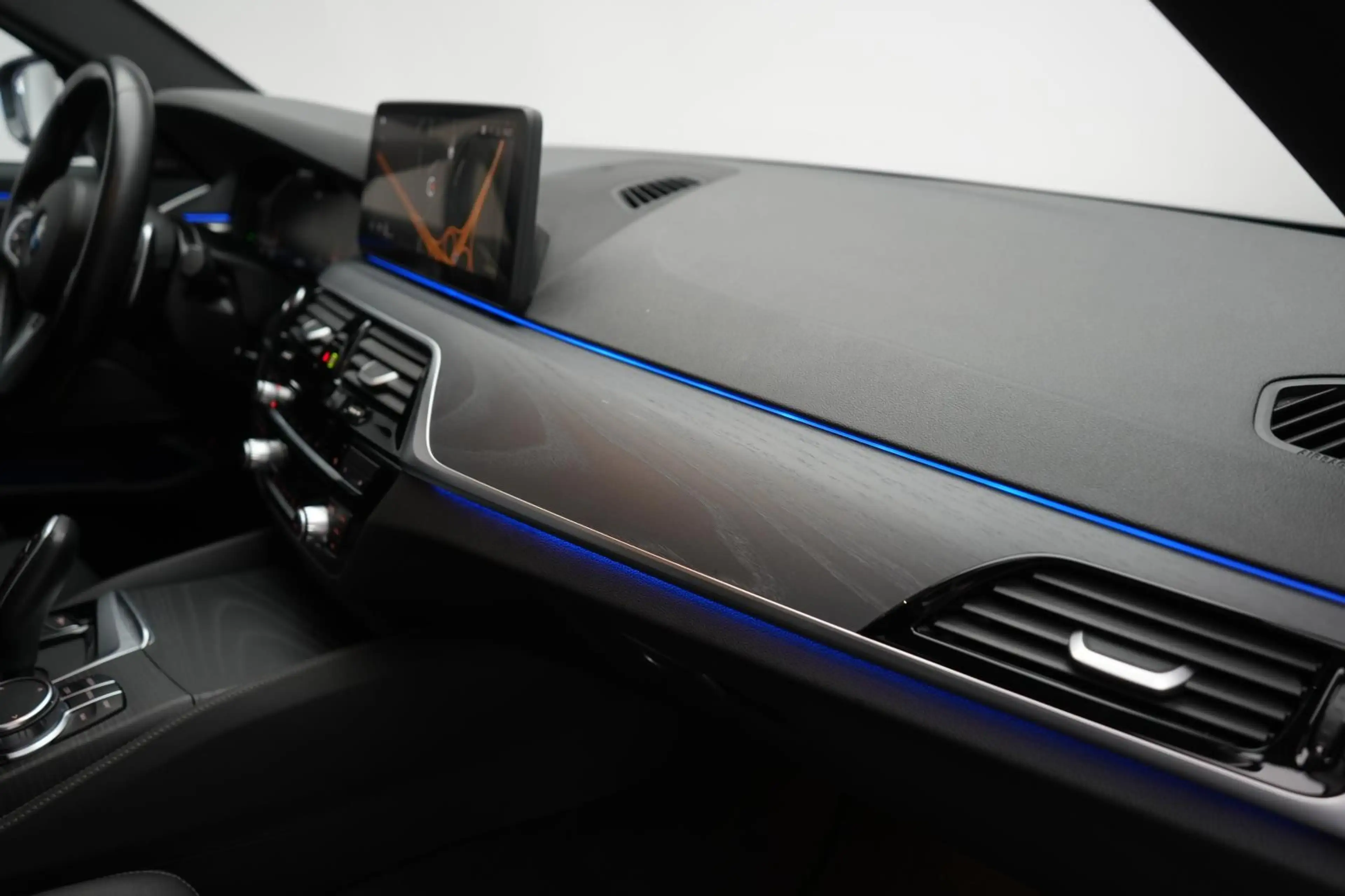 BMW 530 i xDrive Touring M-Sport Laser/HUD/Pano/AHK — photo 9