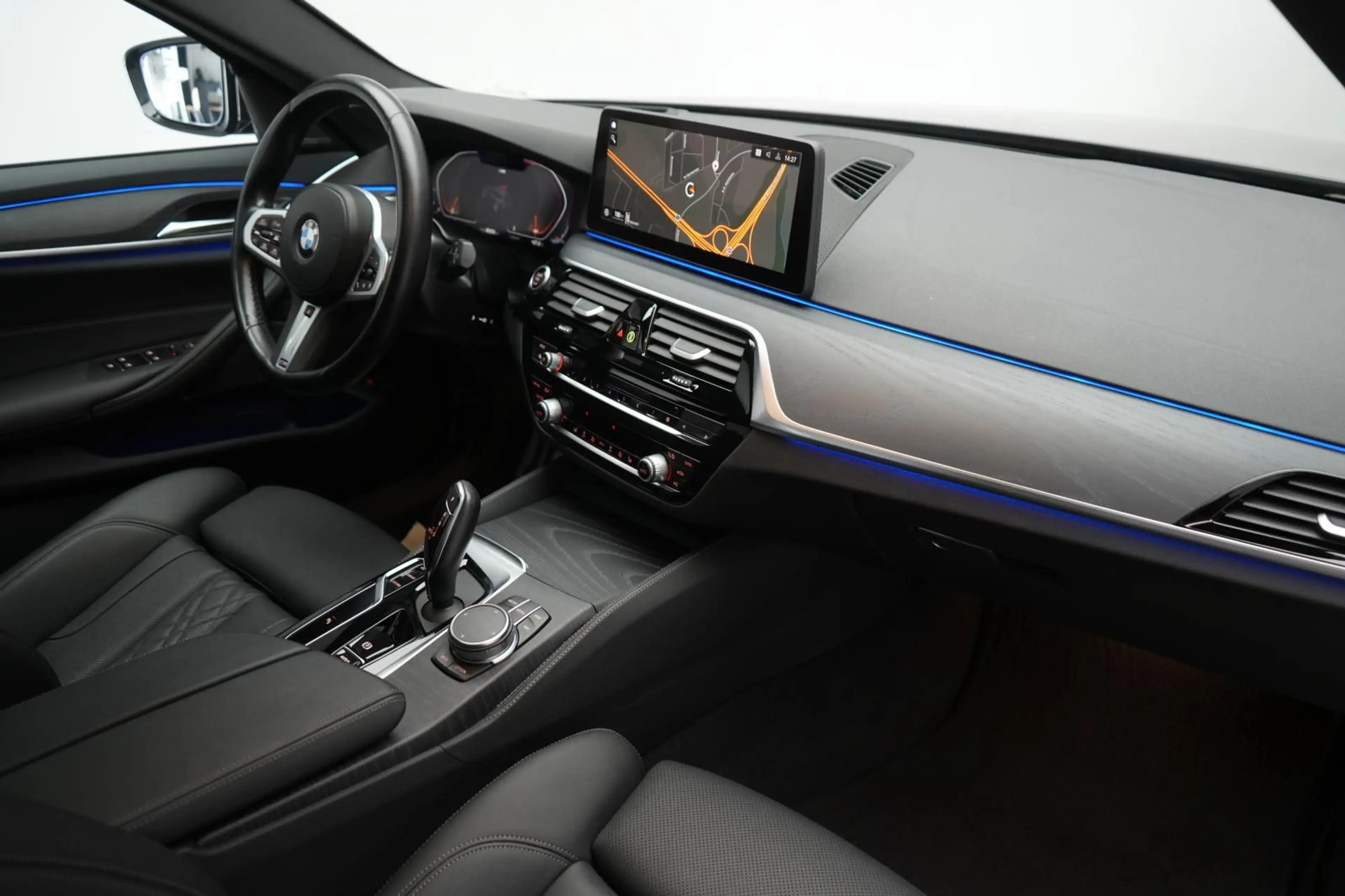 BMW 530 i xDrive Touring M-Sport Laser/HUD/Pano/AHK — photo 8