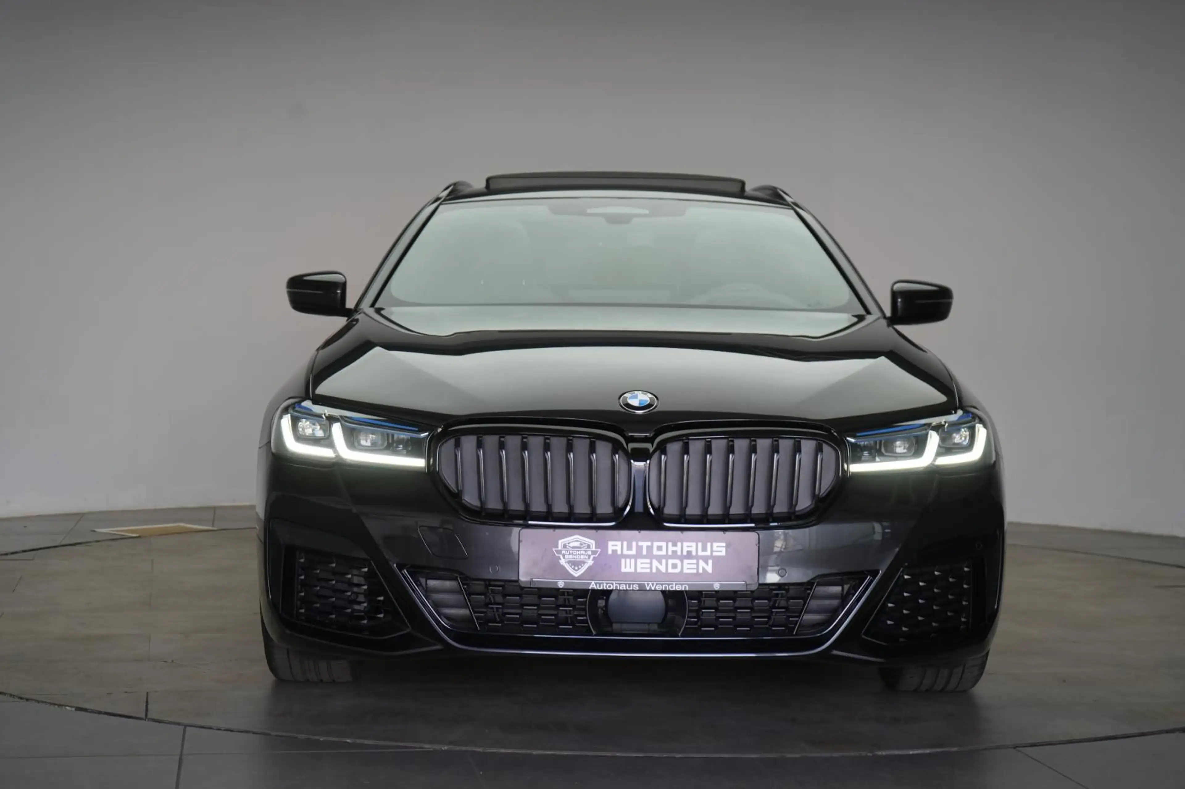BMW 530 i xDrive Touring M-Sport Laser/HUD/Pano/AHK — photo 2