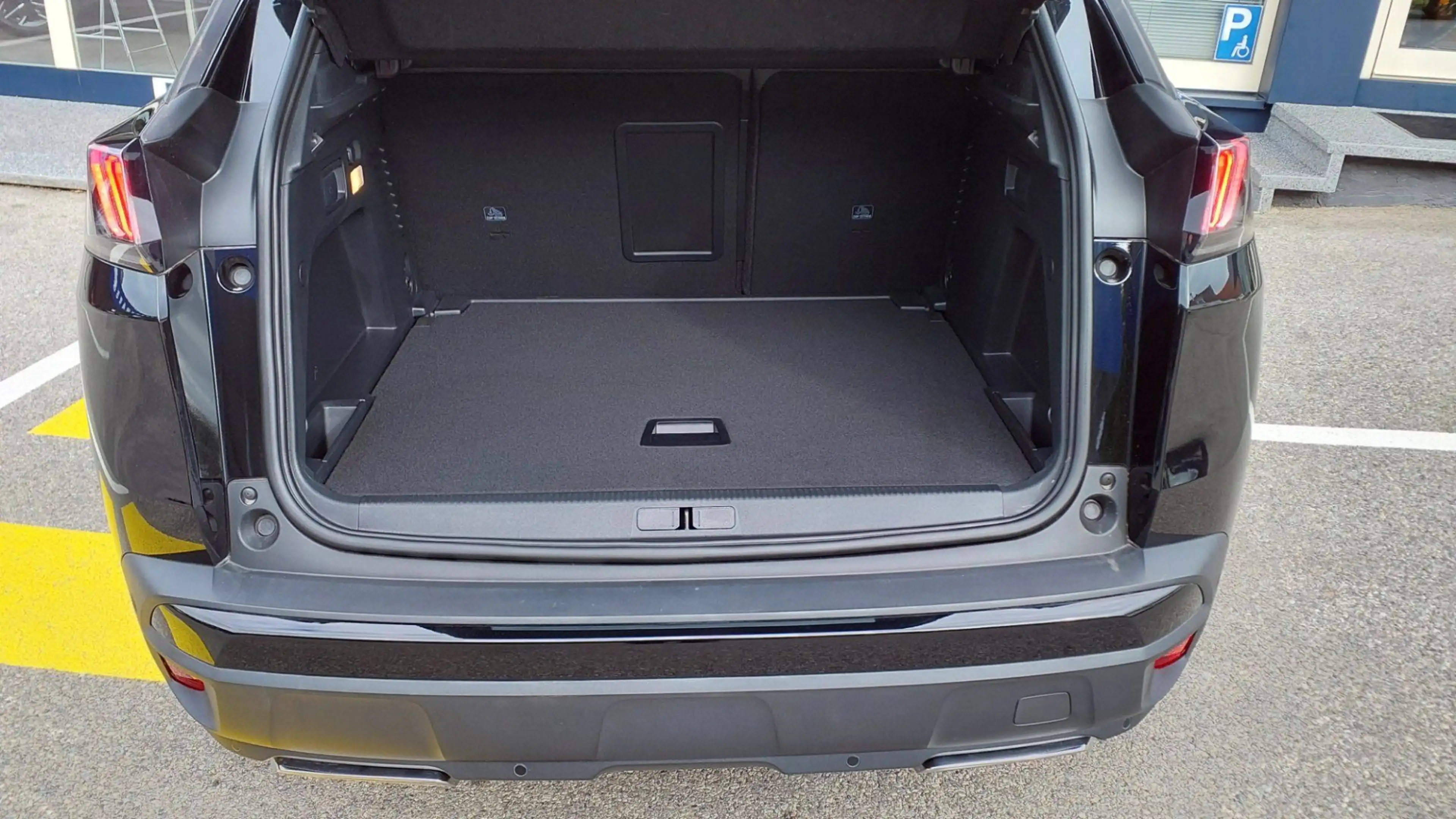 Peugeot 3008 1.2 PureTech 130 GT — photo 12