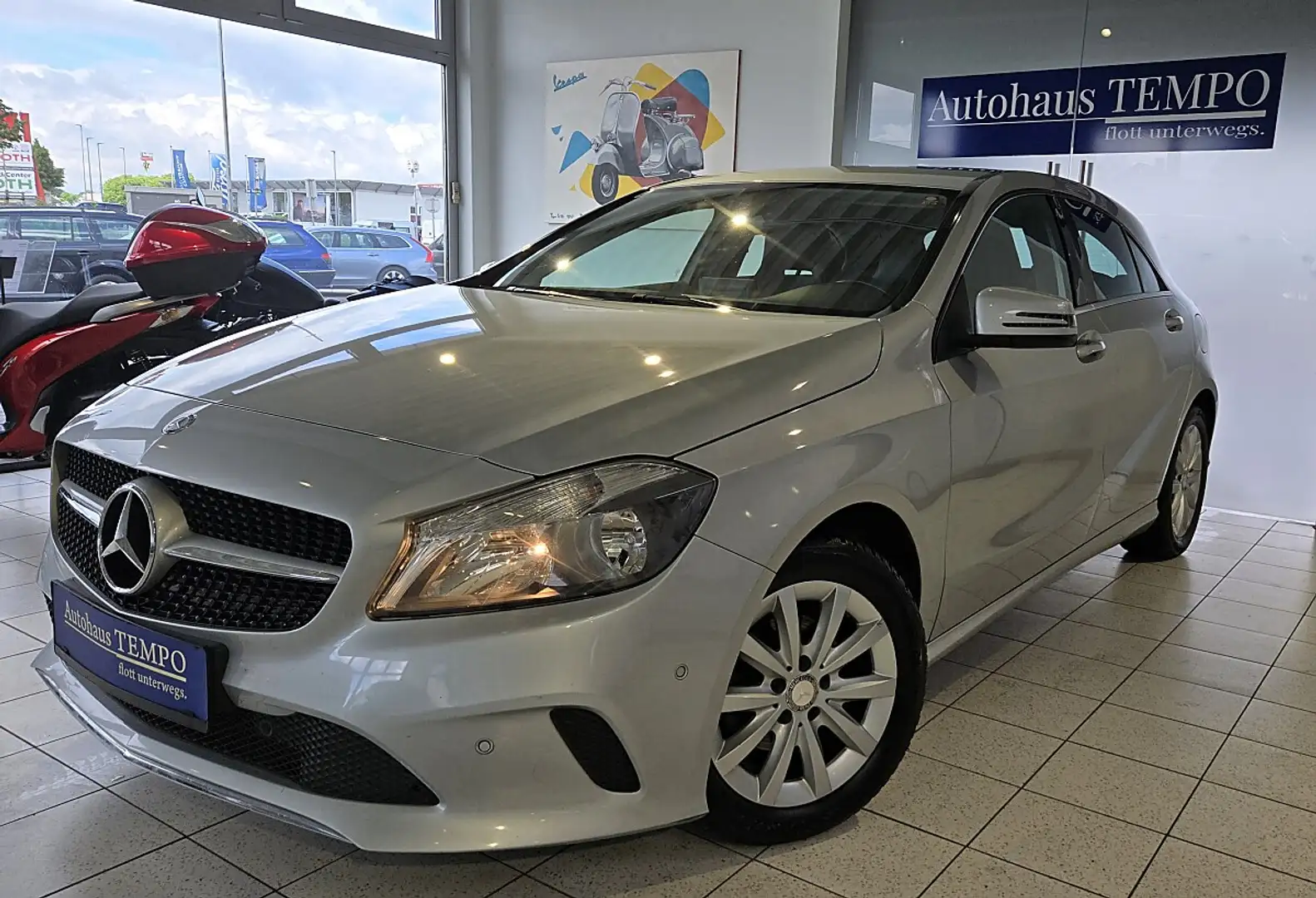 Mercedes-Benz A 180 d BlueEfficiency Edition Silber - 1