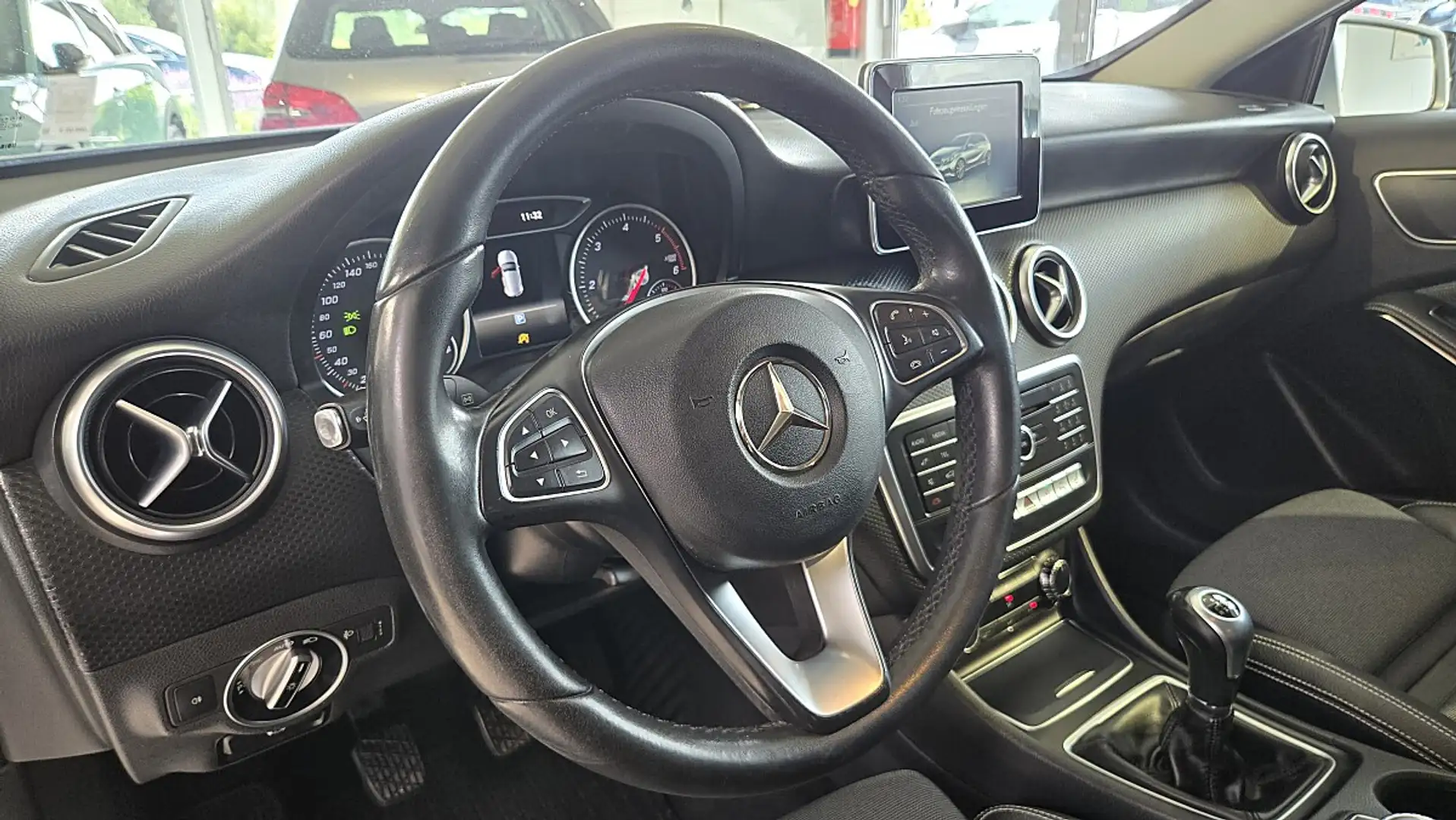 Mercedes-Benz A 180 d BlueEfficiency Edition Silber - 2