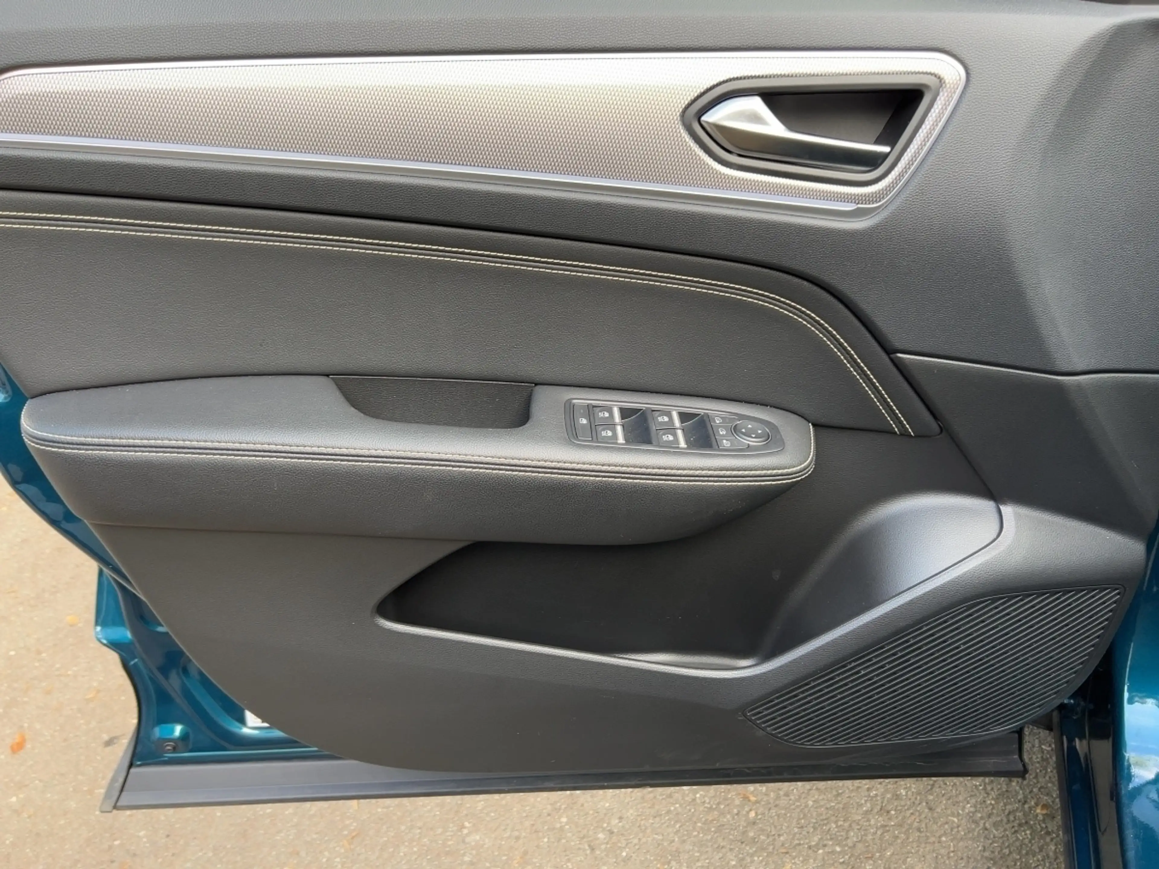 Renault Arkana TECHNO Mild Hybrid 140 EDC — photo 18