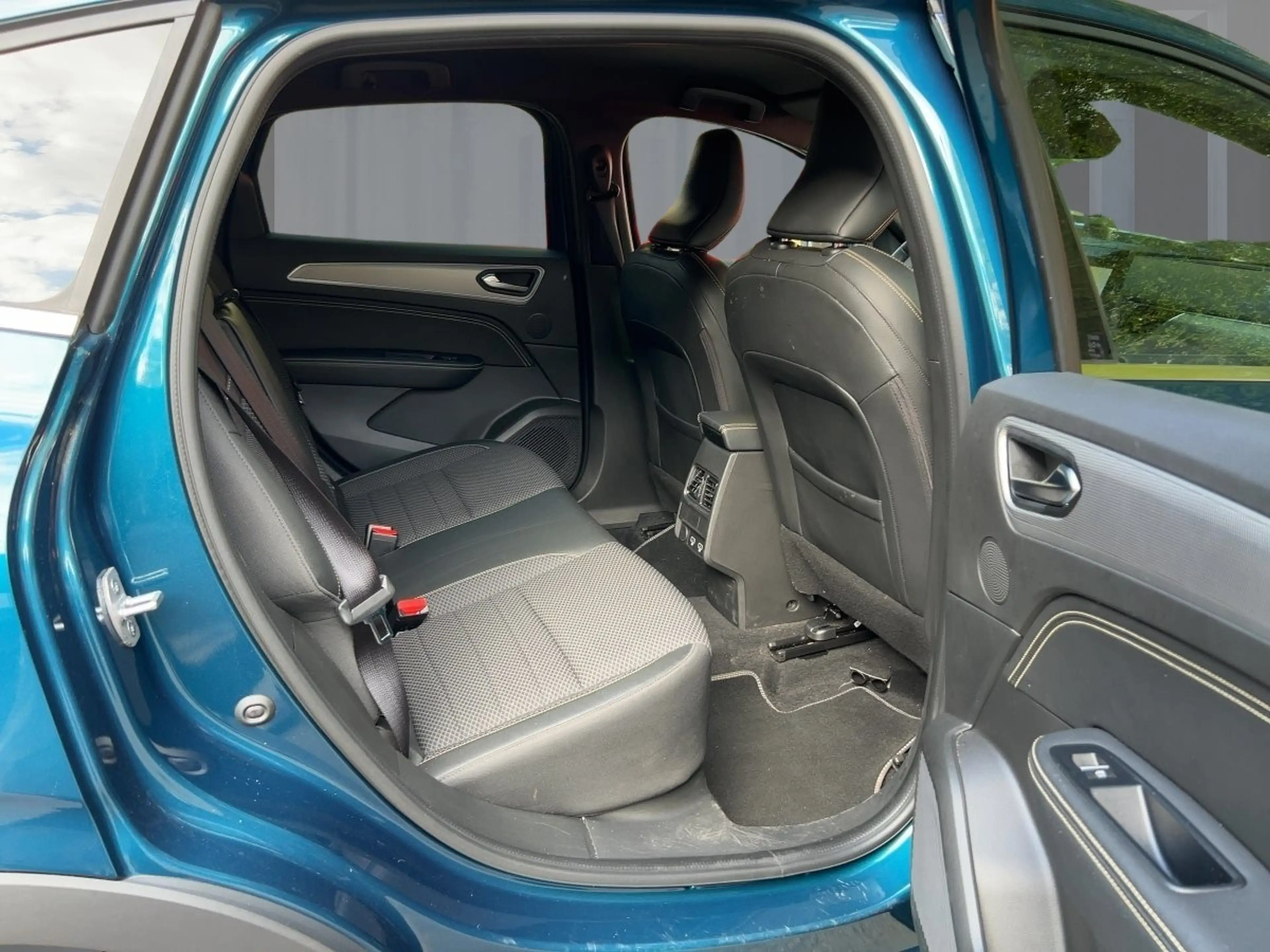 Renault Arkana TECHNO Mild Hybrid 140 EDC — photo 9