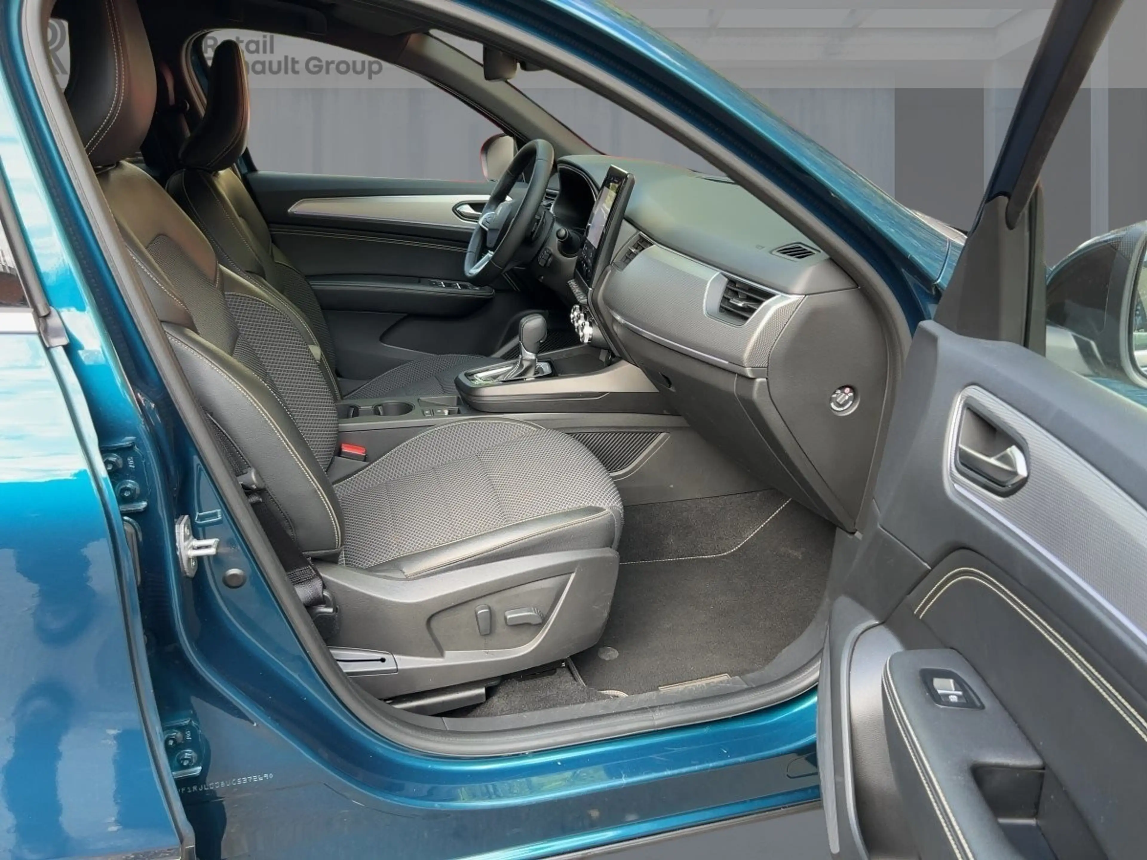 Renault Arkana TECHNO Mild Hybrid 140 EDC — photo 8