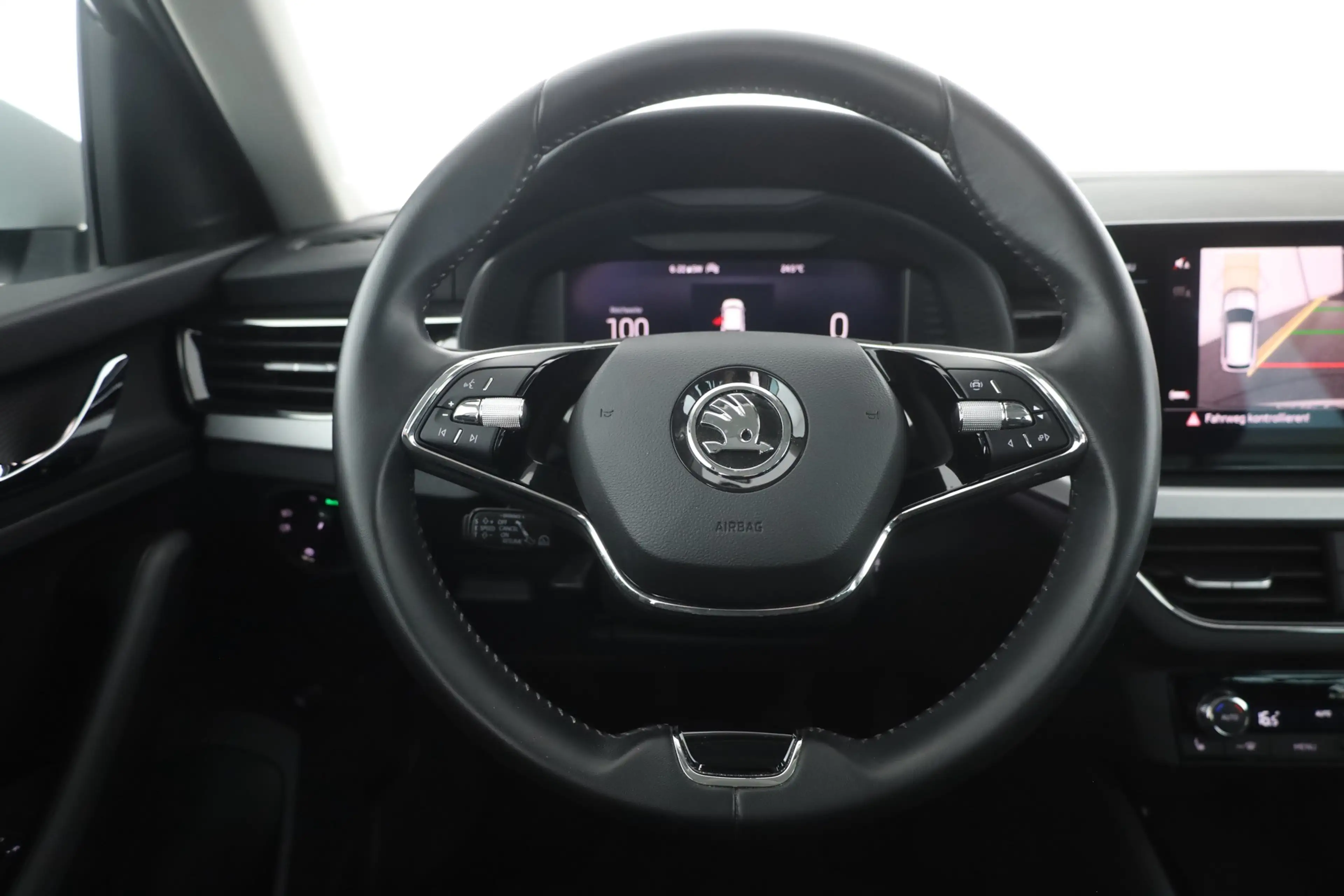 Skoda Kamiq 1.5 TSI Tour LED Navi Sitzheizung Kamera — photo 15