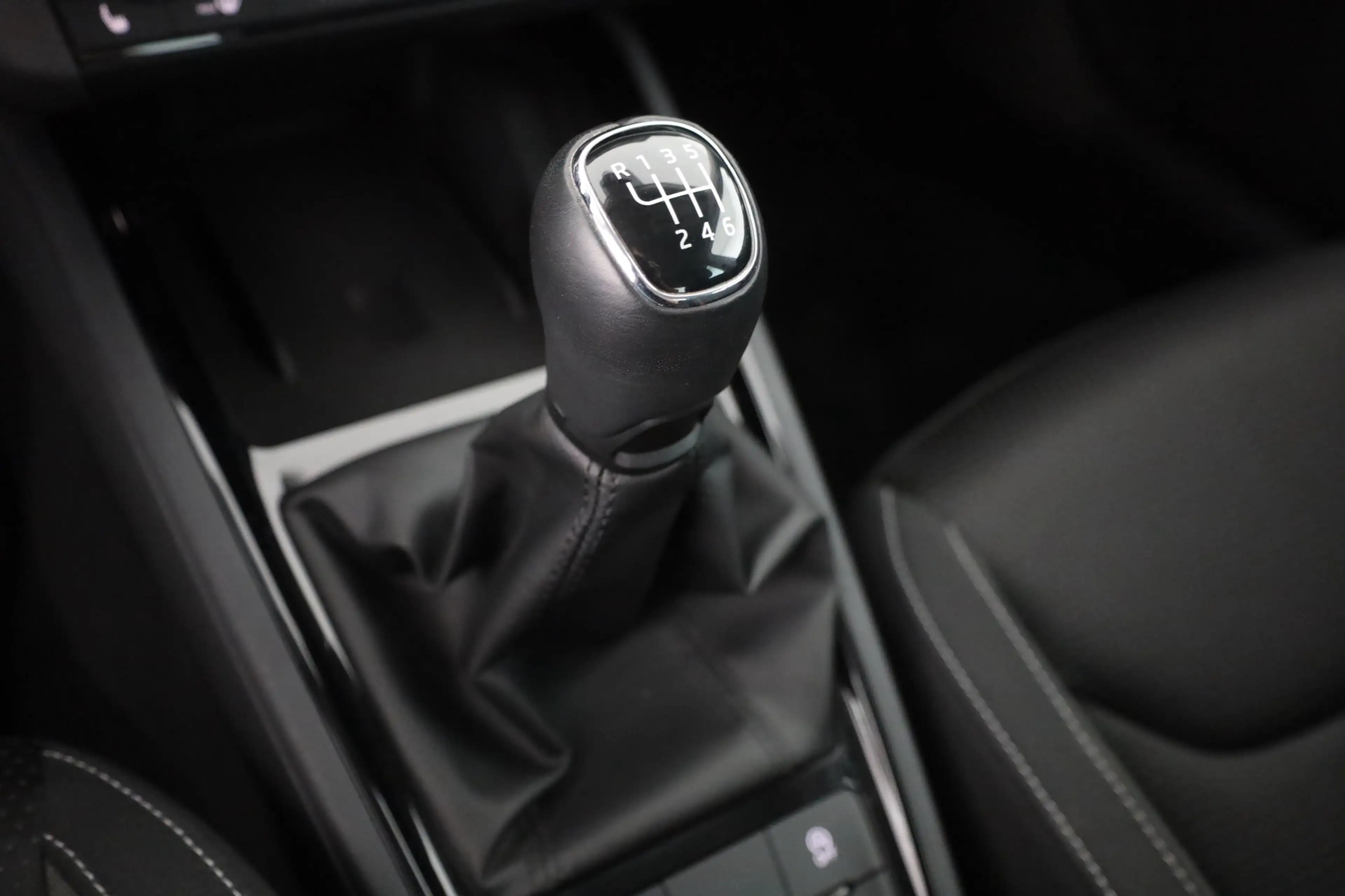 Skoda Kamiq 1.5 TSI Tour LED Navi Sitzheizung Kamera — photo 14