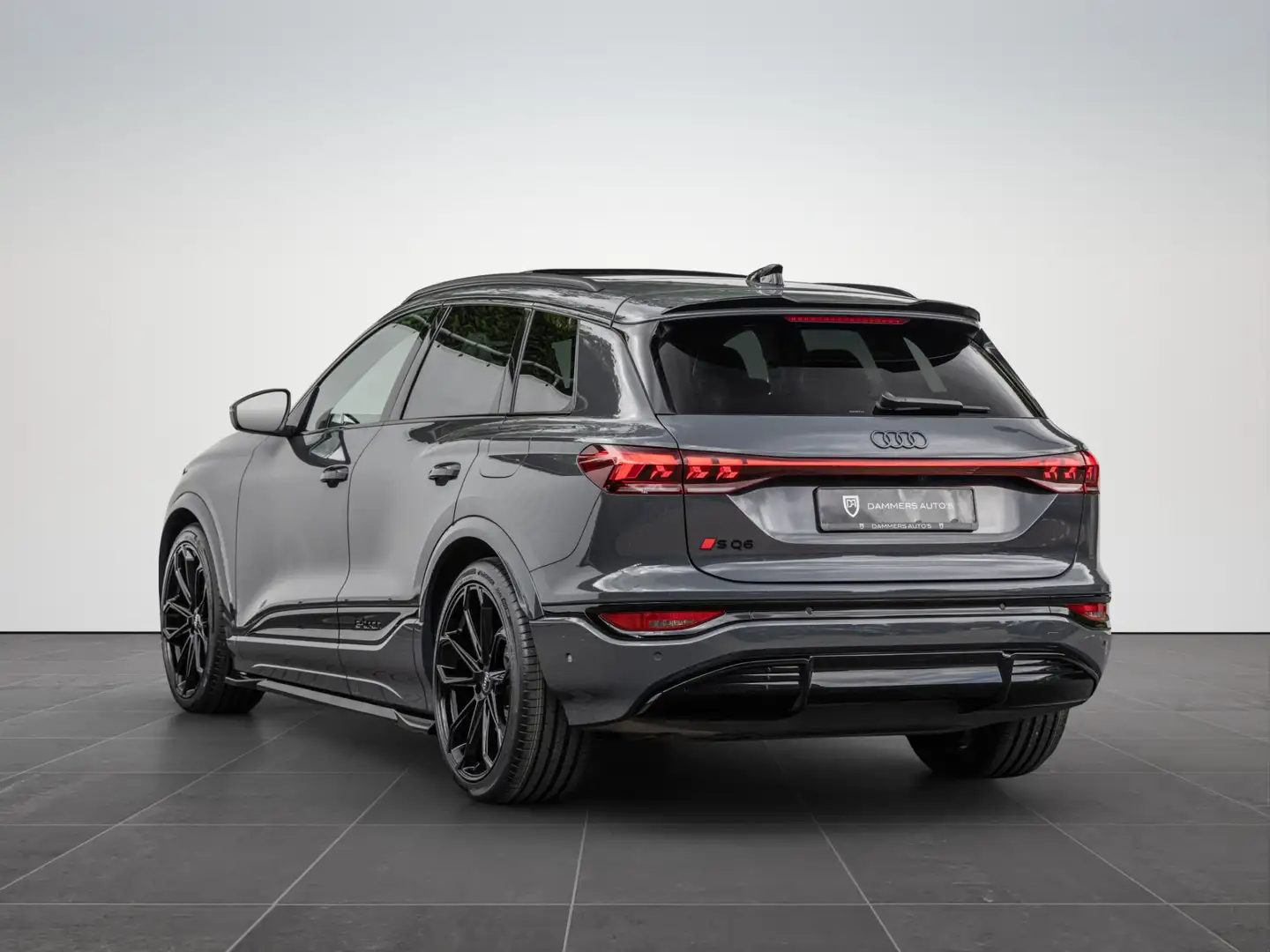 Audi SQ6 e-tron 490pk Quattro 100 kWh S-stoelen Pano Trekhaak B&O Grau - 2