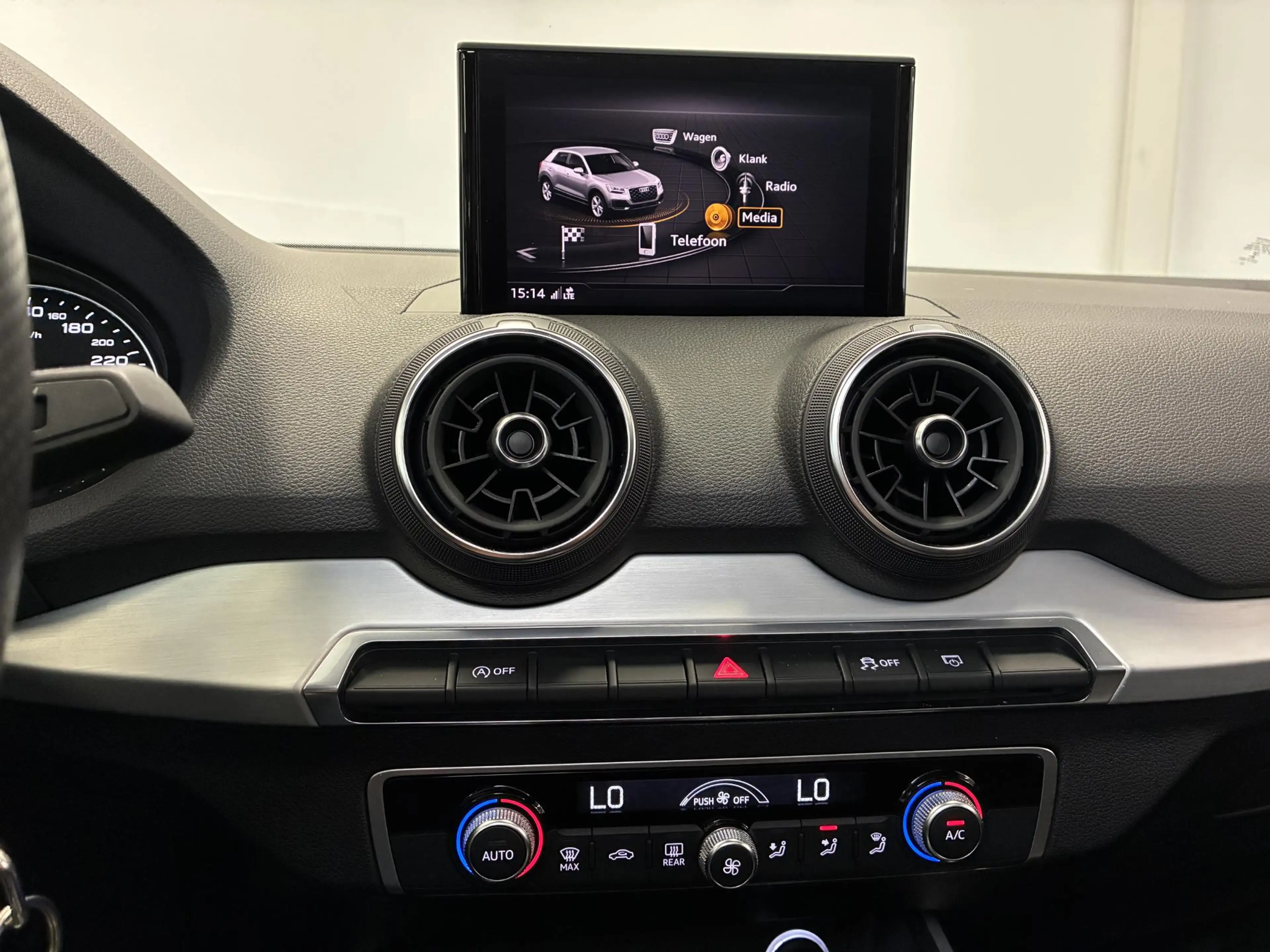 Audi Q2 30 TFSI S-line | PANO | CLIMA | DEALERONDERHOUDEN — photo 30