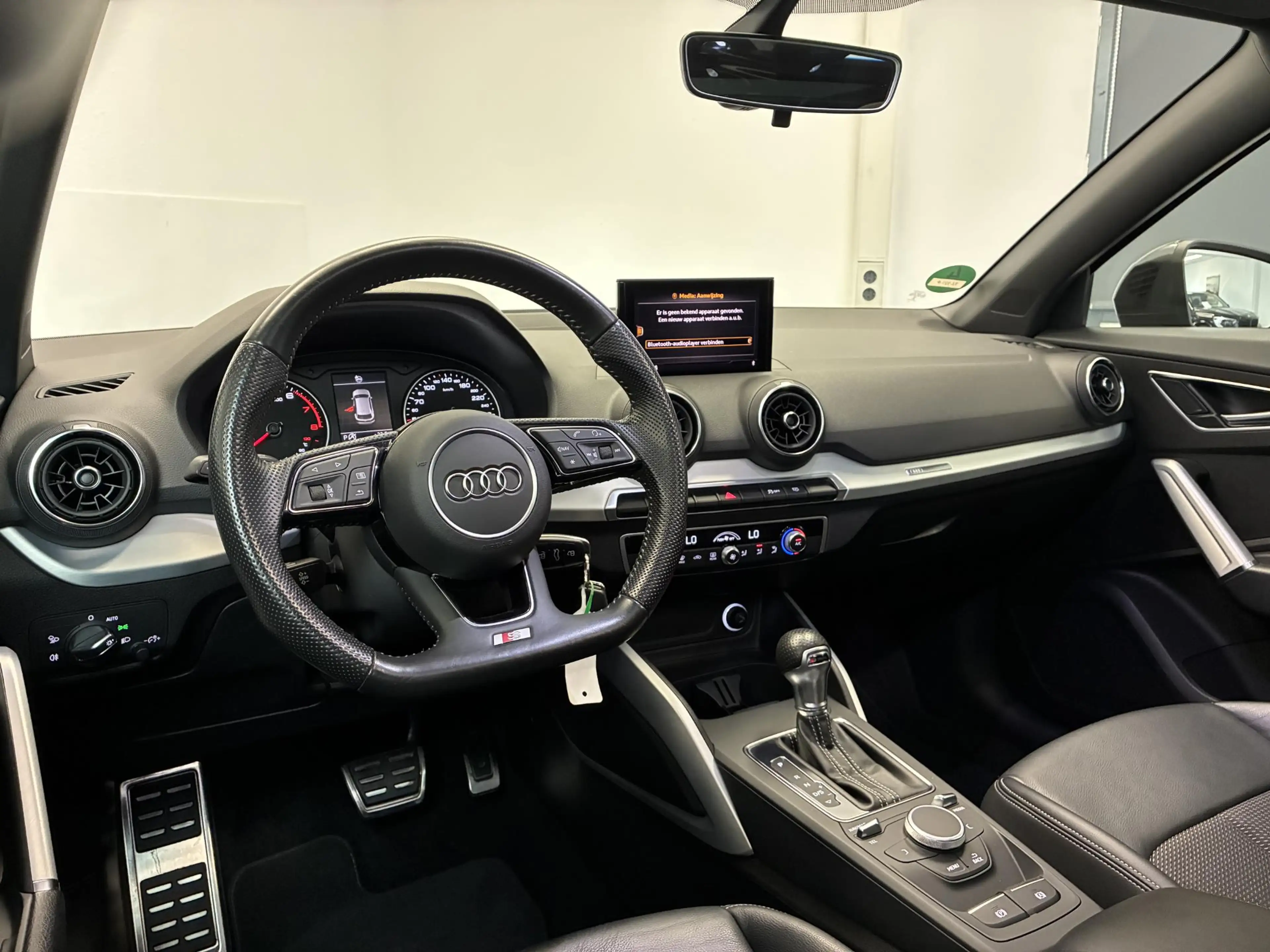 Audi Q2 30 TFSI S-line | PANO | CLIMA | DEALERONDERHOUDEN — photo 3