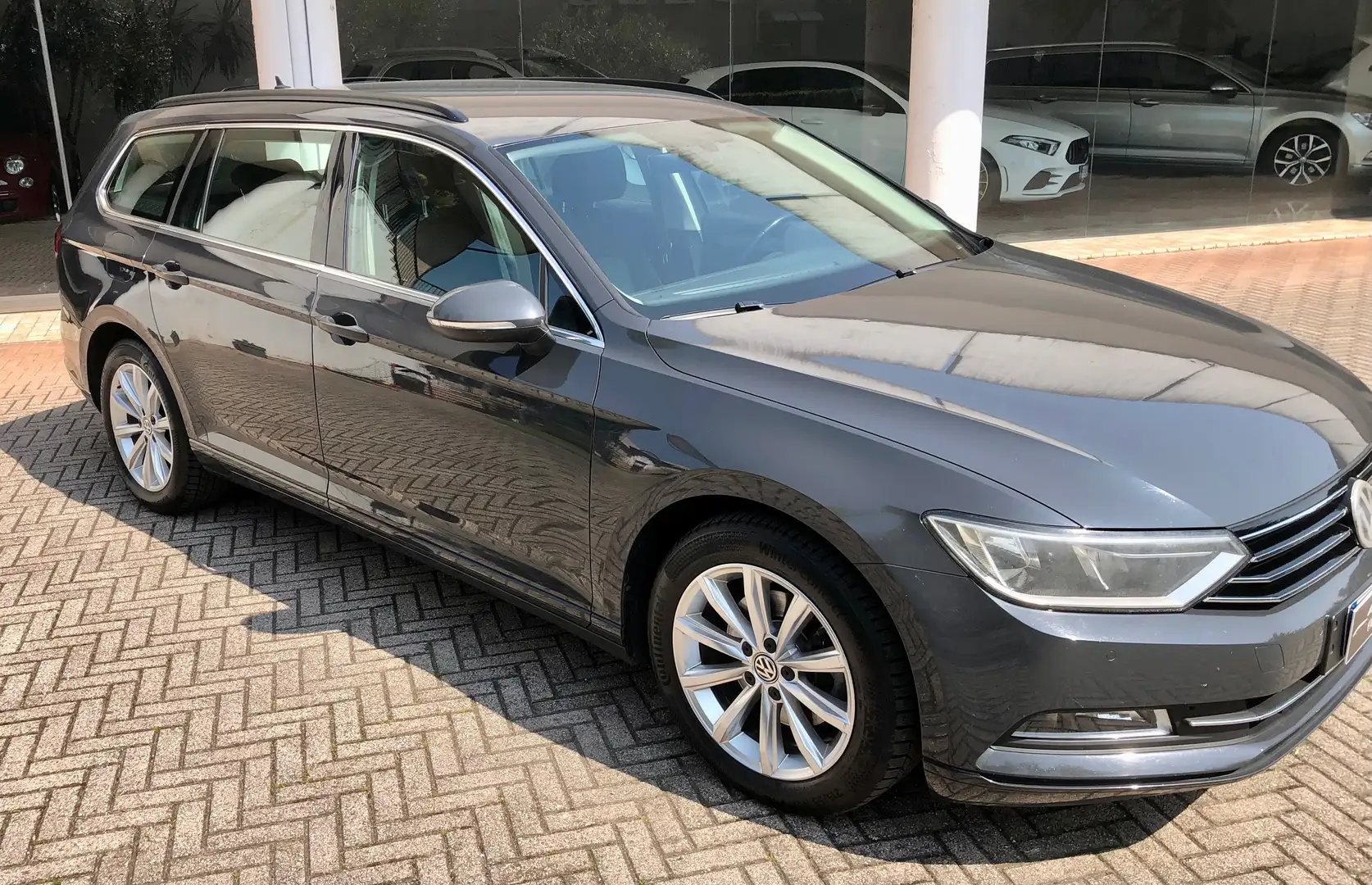 Volkswagen Passat Variant 2.0 tdi  150cv dsg Grijs - 1