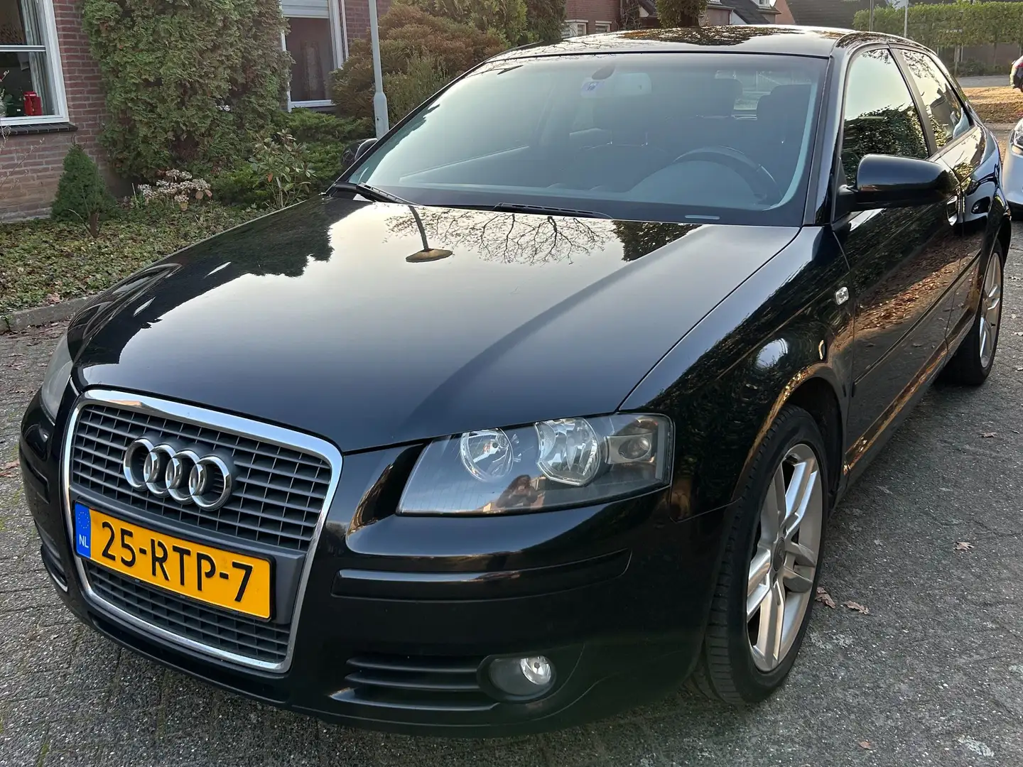 Audi A3 TDI Ambiente PL Zwart - 1