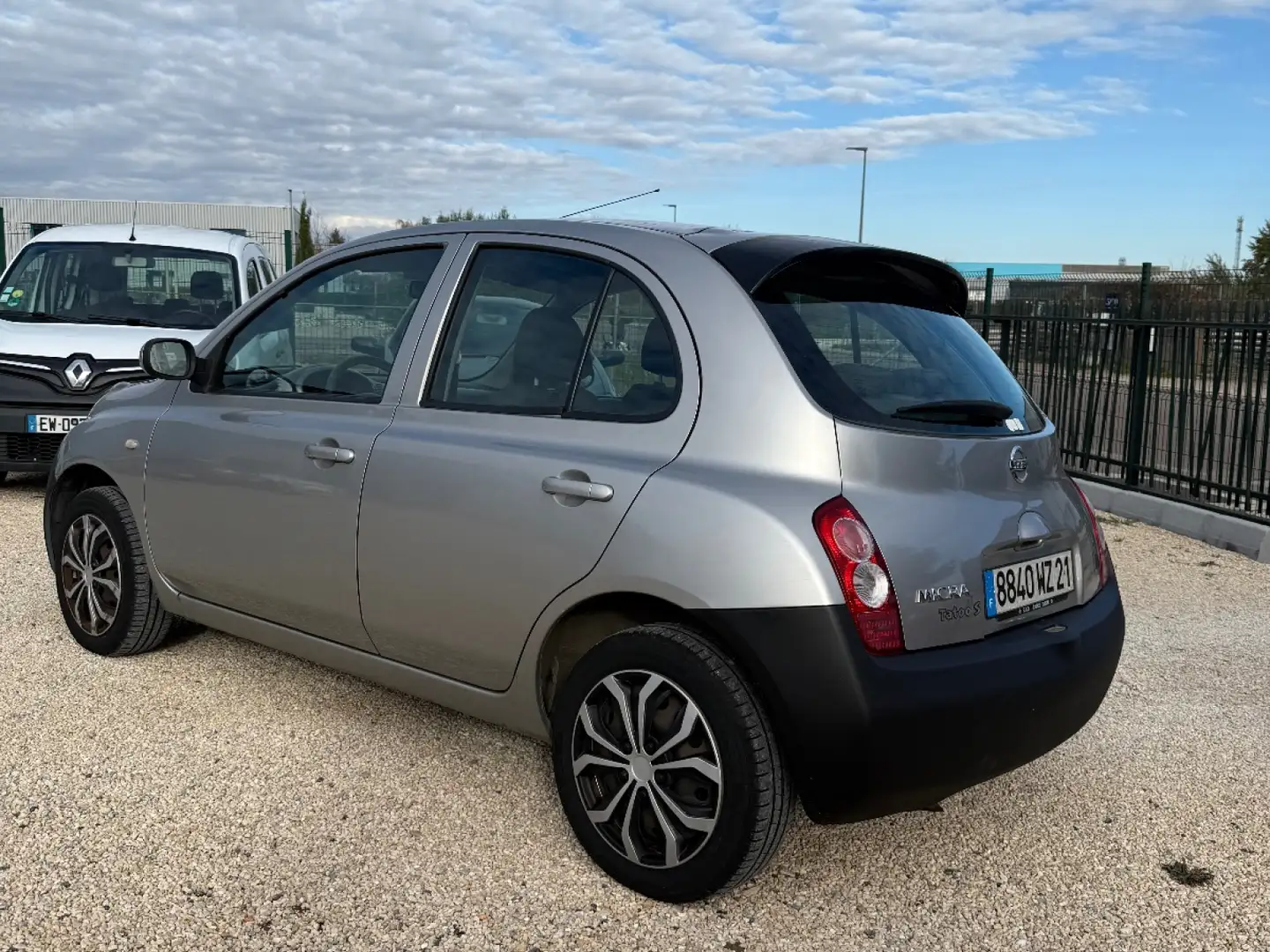 Nissan Micra Micra 1.2i - 65 Tatoo S Gris - 2