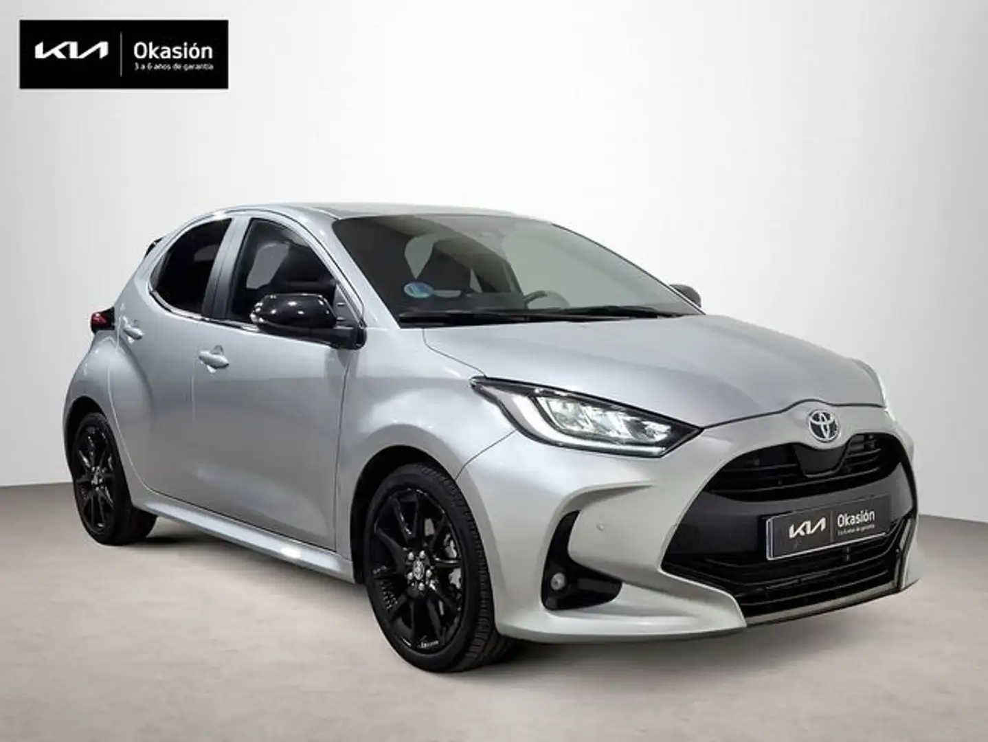 Toyota Yaris 120H 1.5 Style Plus Gris - 1