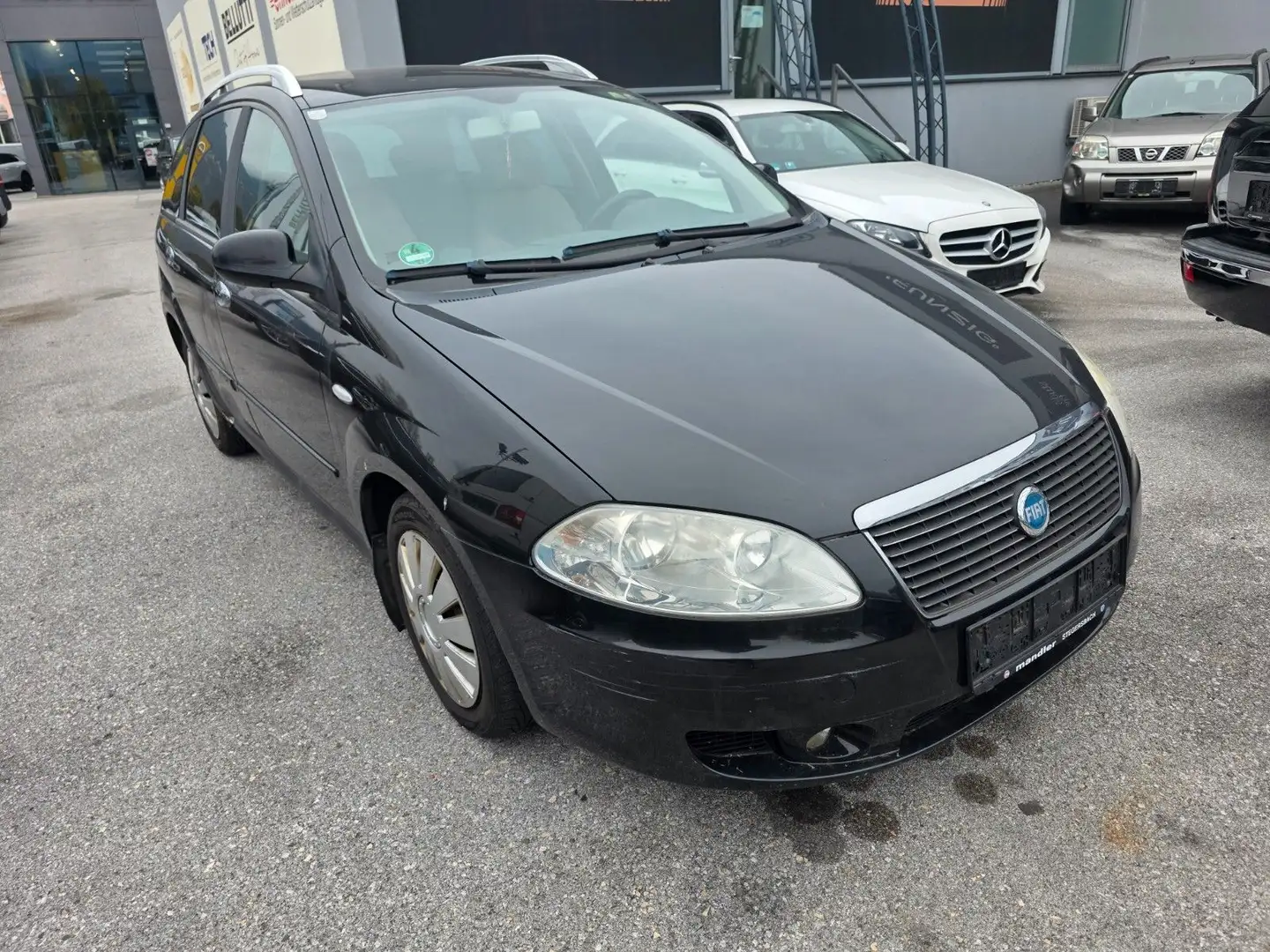 Fiat Croma 1.9 8V Multijet Emotion Schwarz - 2