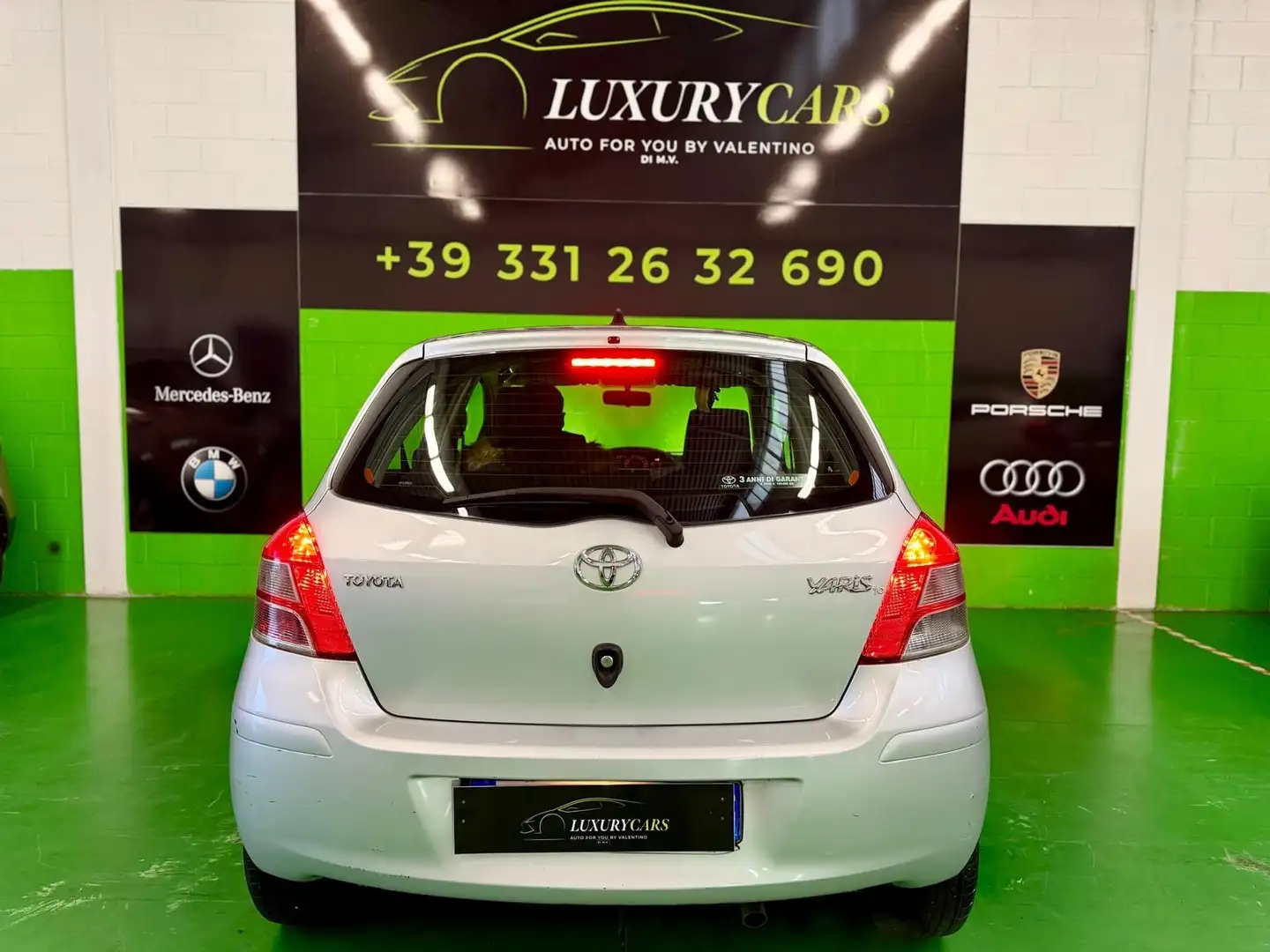 Toyota Yaris 1.3 5 porte Sol 1.3Benzina 6Marce 100CV 74KW Grijs - 2