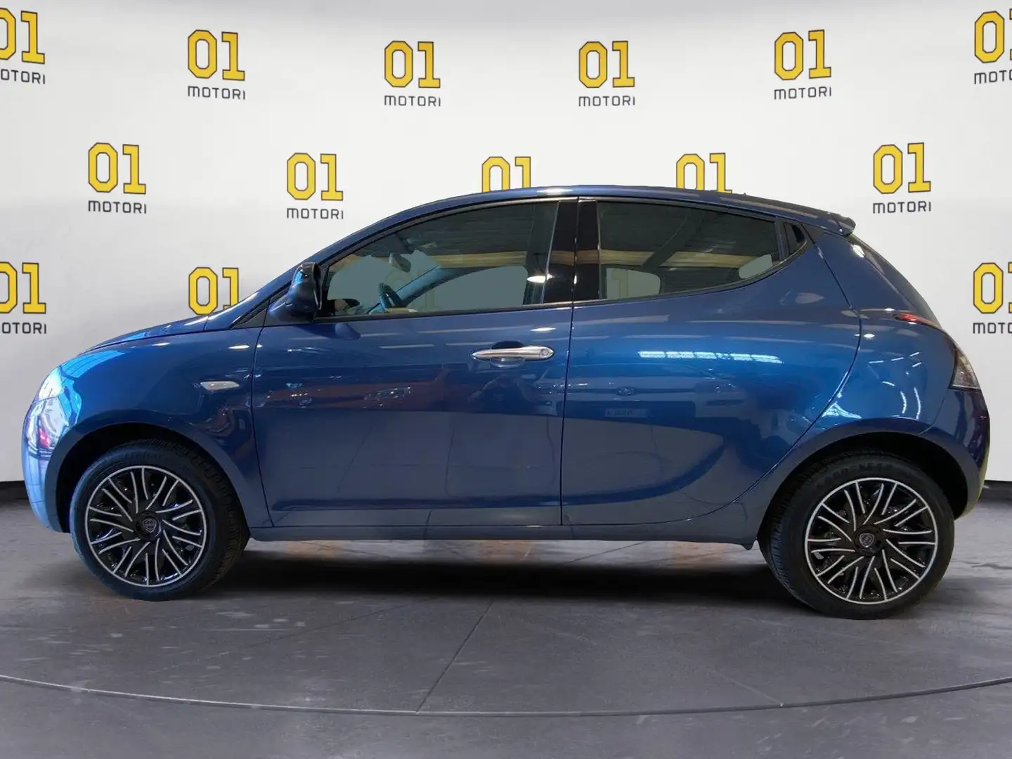Lancia Ypsilon 1.0 FireFly 5 porte S&S Hybryd Gold Blau - 2