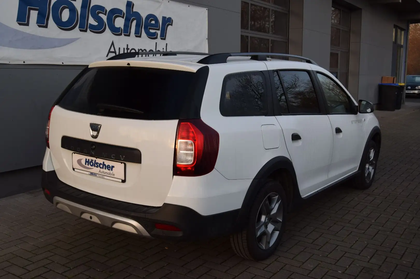 Dacia Logan Kombi Stepway!AUTOM!Navi,Kam,Parks,,,,, Weiß - 2