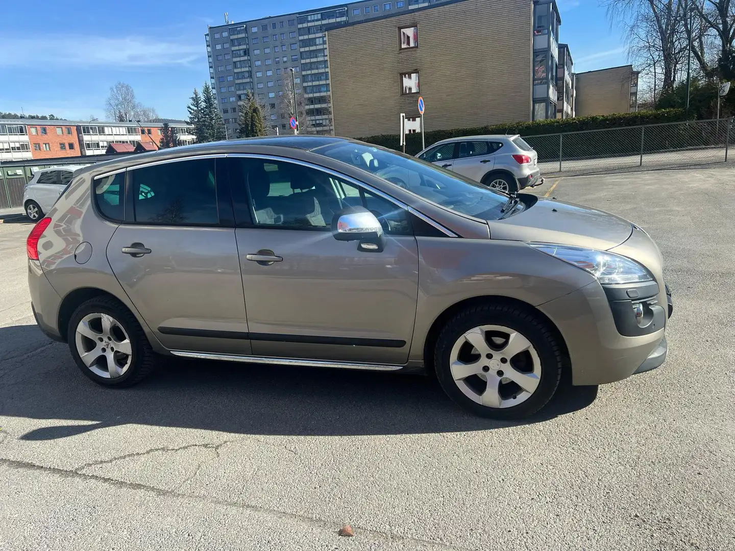 Peugeot 3008 3008+2.0+HDi+Premium+Pack+FAP Beige - 2