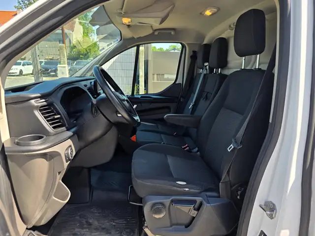 Ford Transit Custom view 13