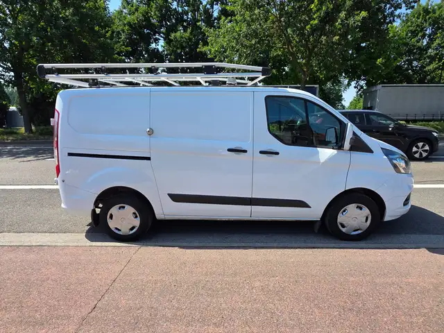Ford Transit Custom view 8