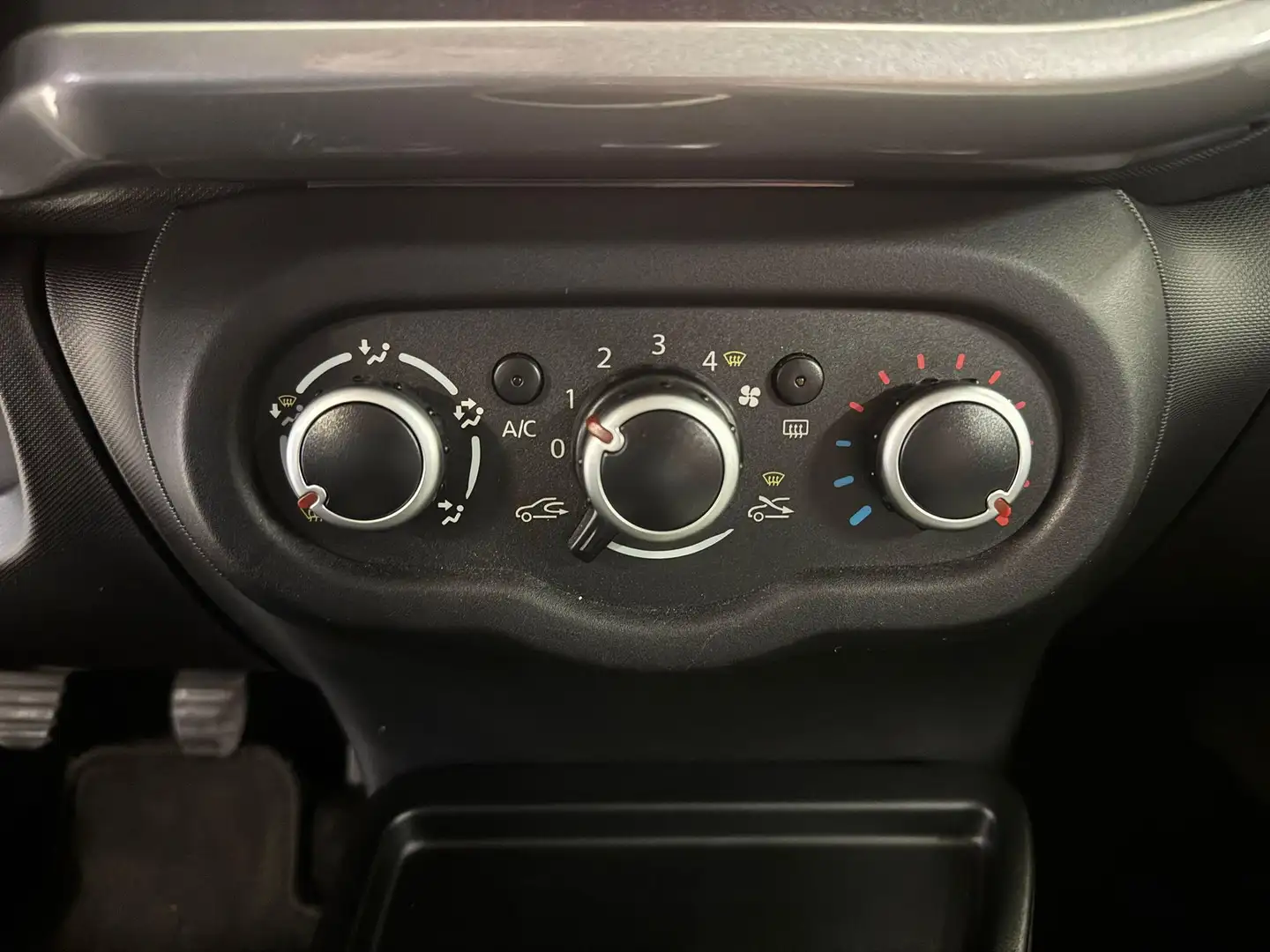 Renault Twingo 1.0 SCe Limited | Airco | Licht Metalen Velgen | P Wit - 2