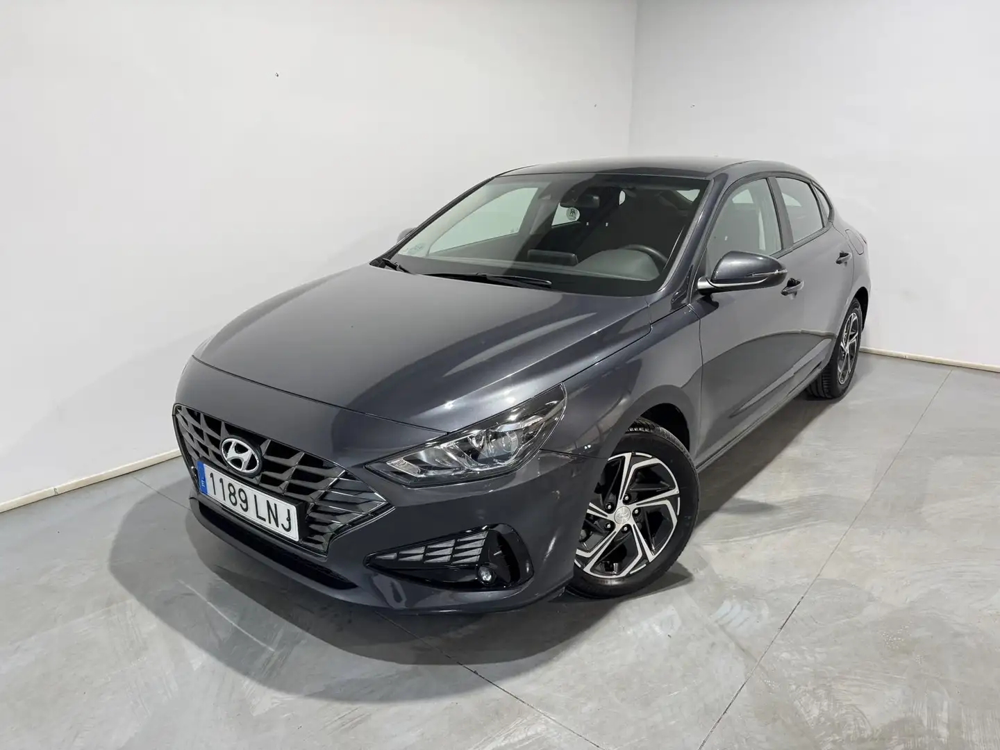 Hyundai i30 1.0 TGDI Klass 120 Gris - 2