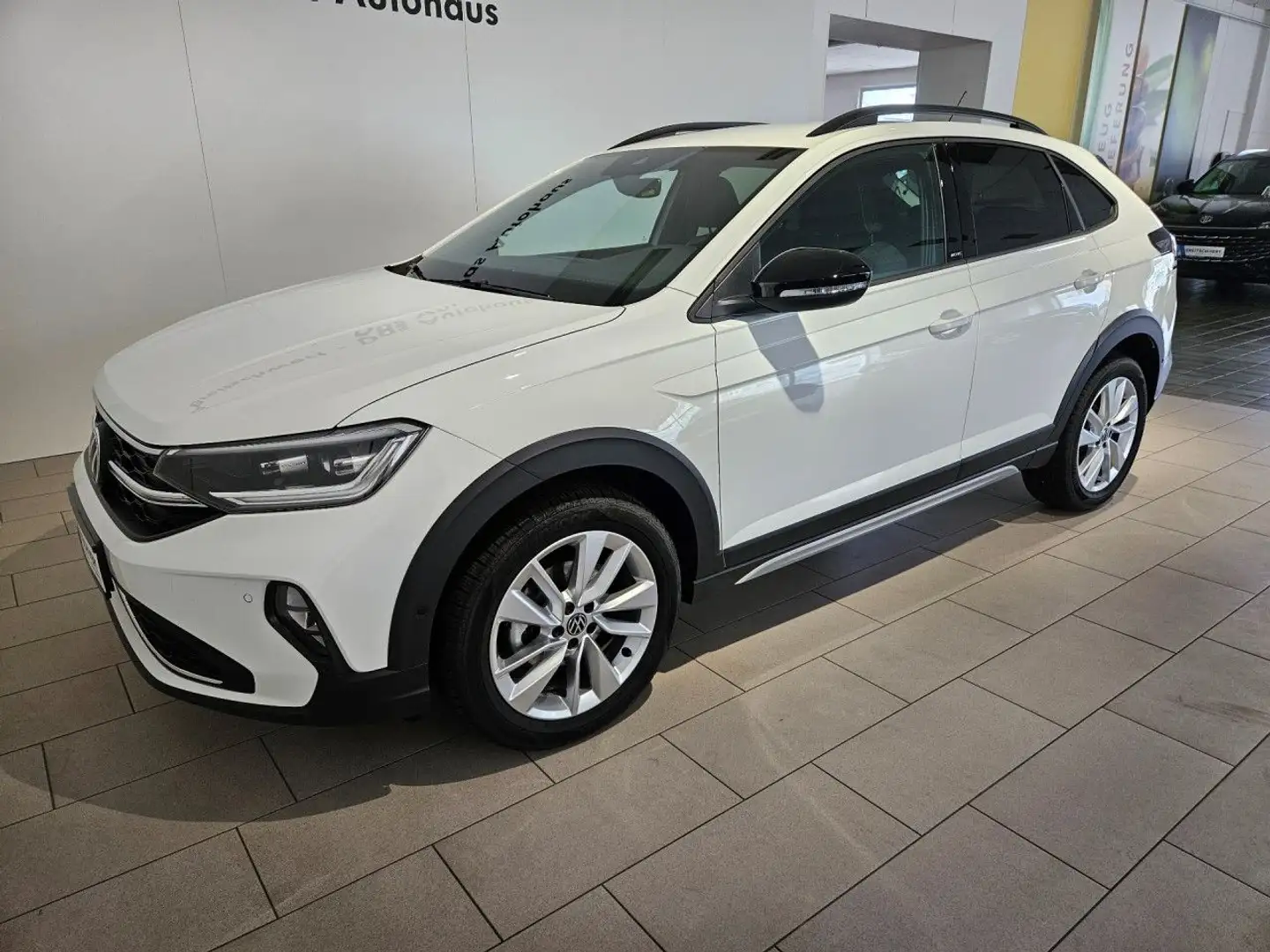 Volkswagen Taigo 1.5 TSI Move DSG AHK IQ.Light ACC RFK Navi Weiß - 2