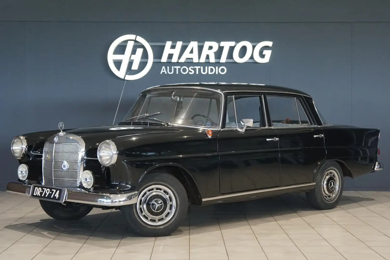 Mercedes-Benz 190 190c Heckflosse 1965 W110 Siyah - 1