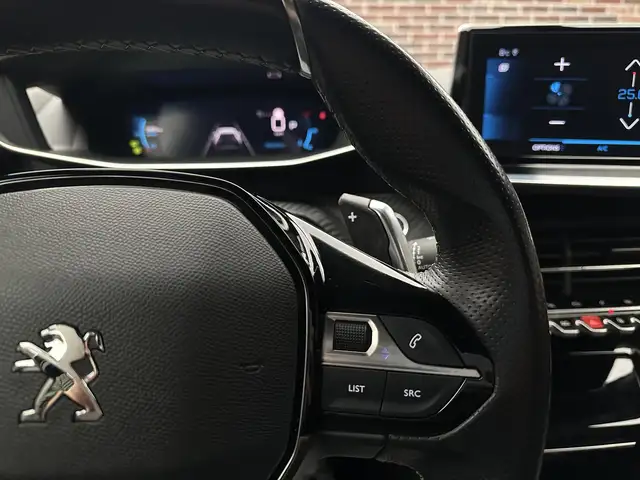 Peugeot 2008 view 11