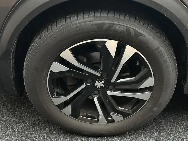 Peugeot 2008 view 5