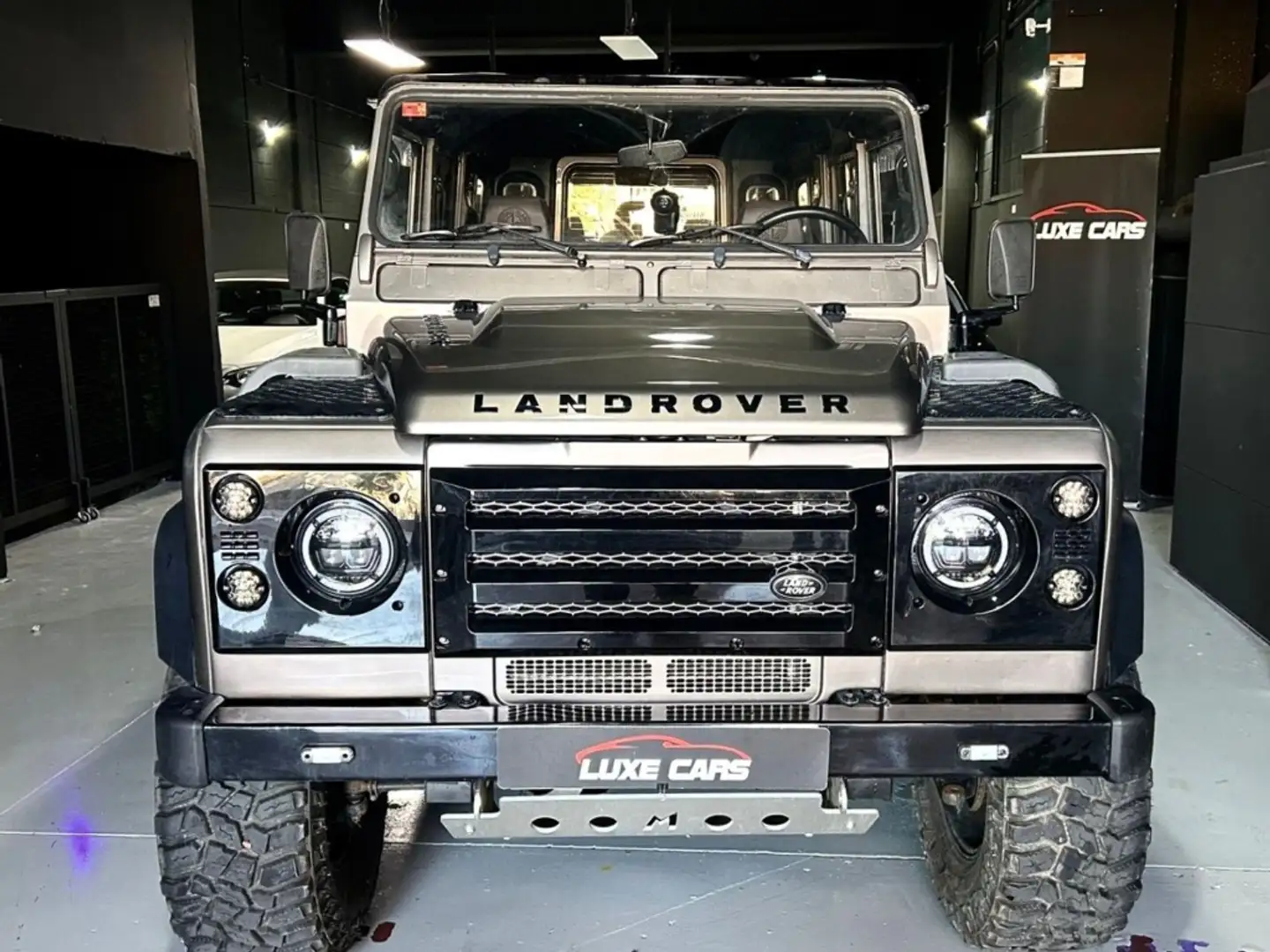 Land Rover Defender Todoterreno Manual de 5 Puertas Beige - 2