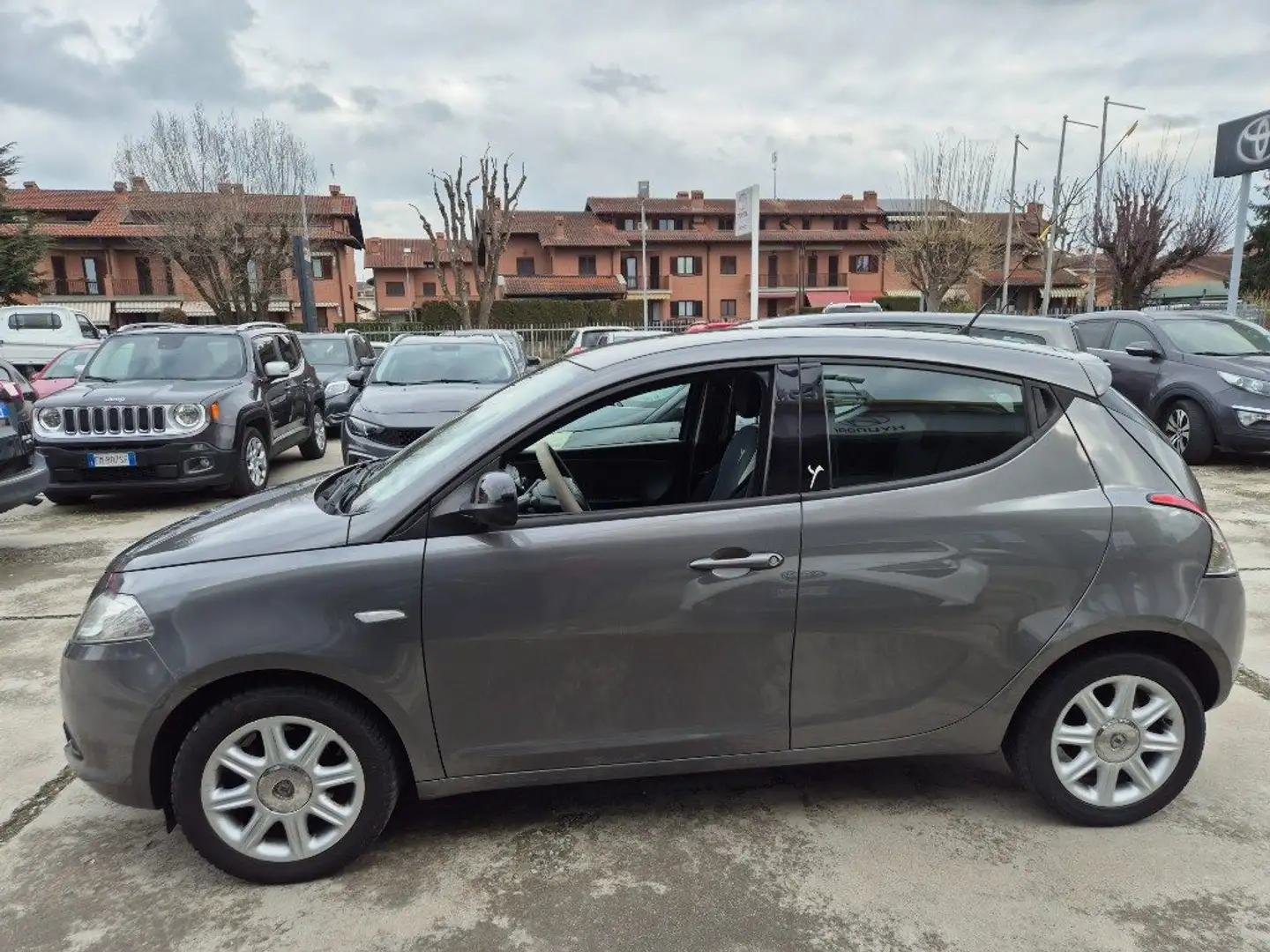 Lancia Ypsilon 1.2 69 CV 5 porte Elle OK NEOPATENTATO Grigio - 2