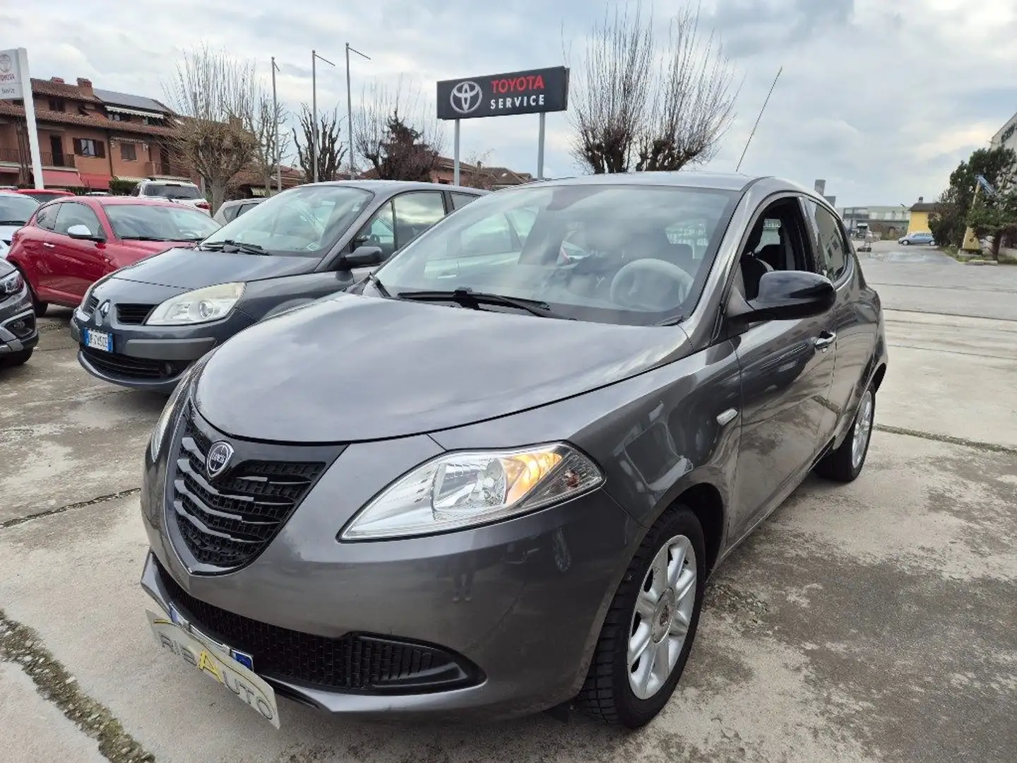 Lancia Ypsilon 1.2 69 CV 5 porte Elle OK NEOPATENTATO Grigio - 1
