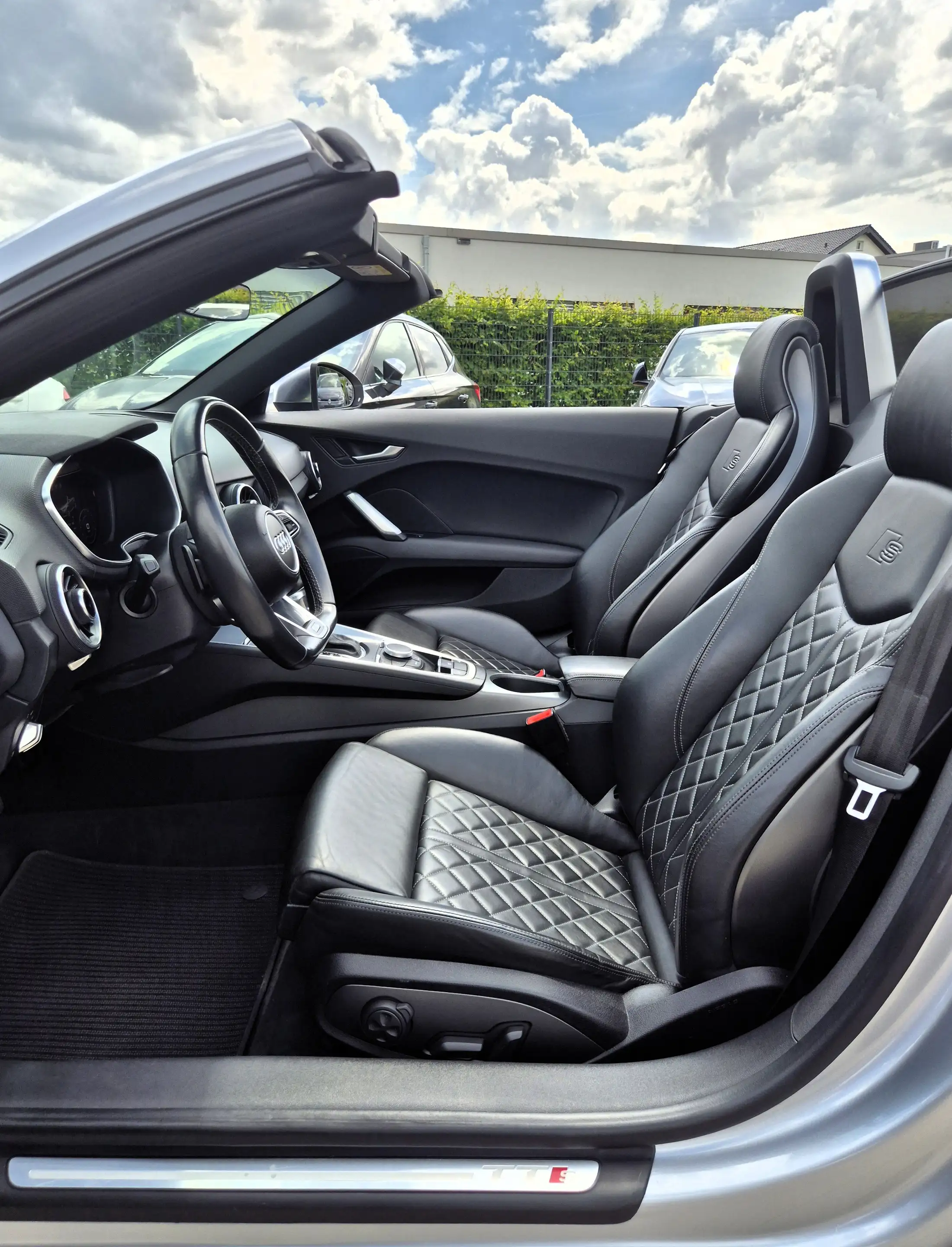 Audi TTS TTS Roadster S tronic/LED/NAVI/PDC/RFK/SHZ/ALU 19" — photo 8