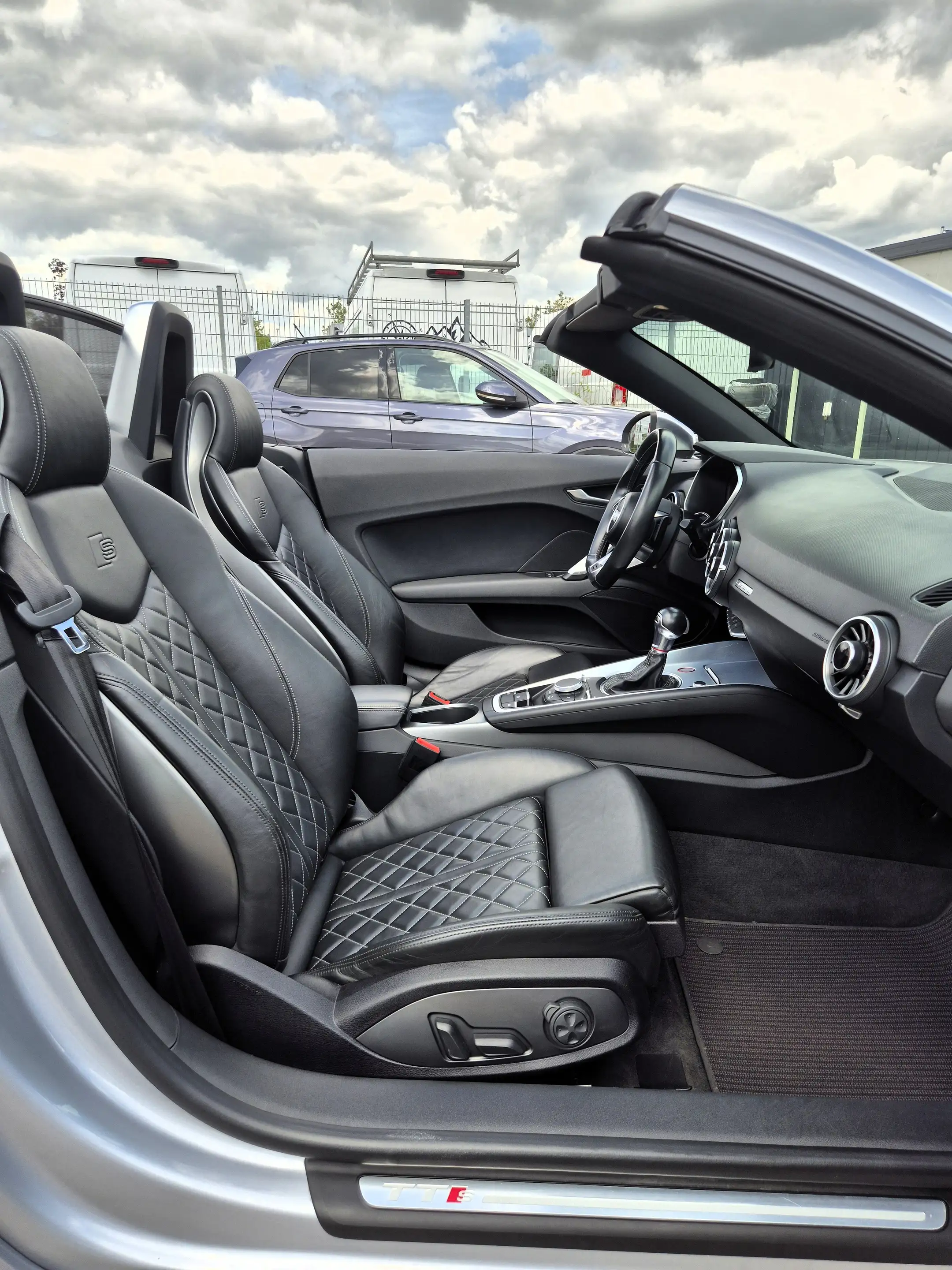 Audi TTS TTS Roadster S tronic/LED/NAVI/PDC/RFK/SHZ/ALU 19" — photo 9