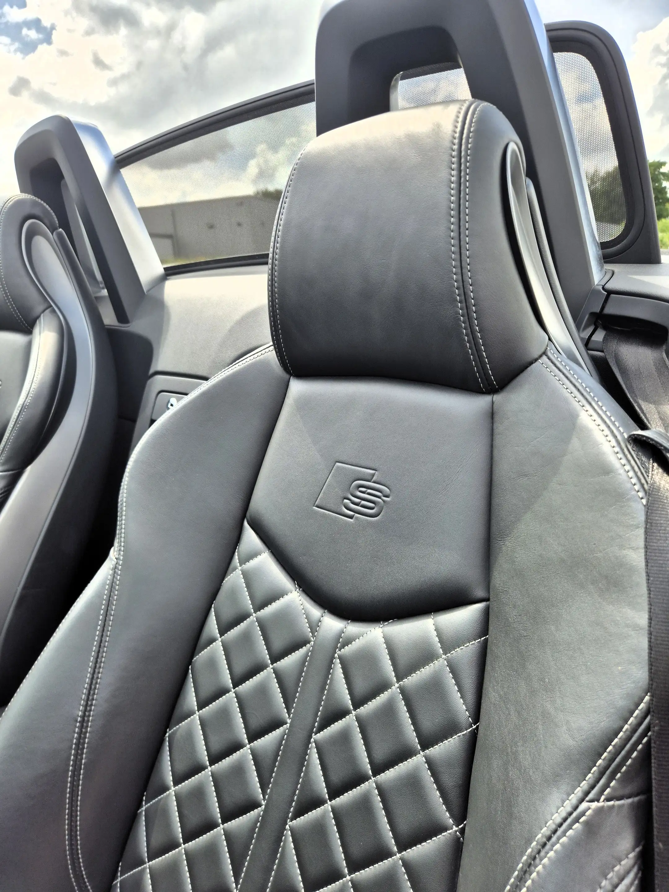 Audi TTS TTS Roadster S tronic/LED/NAVI/PDC/RFK/SHZ/ALU 19" — photo 10