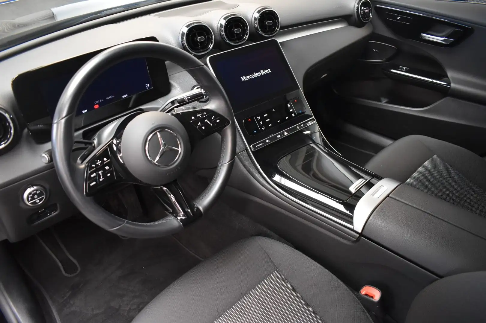 Mercedes-Benz C 300 d 4Matic Avantgarde*KAMERA*AHK*LED*SHZ* Noir - 2