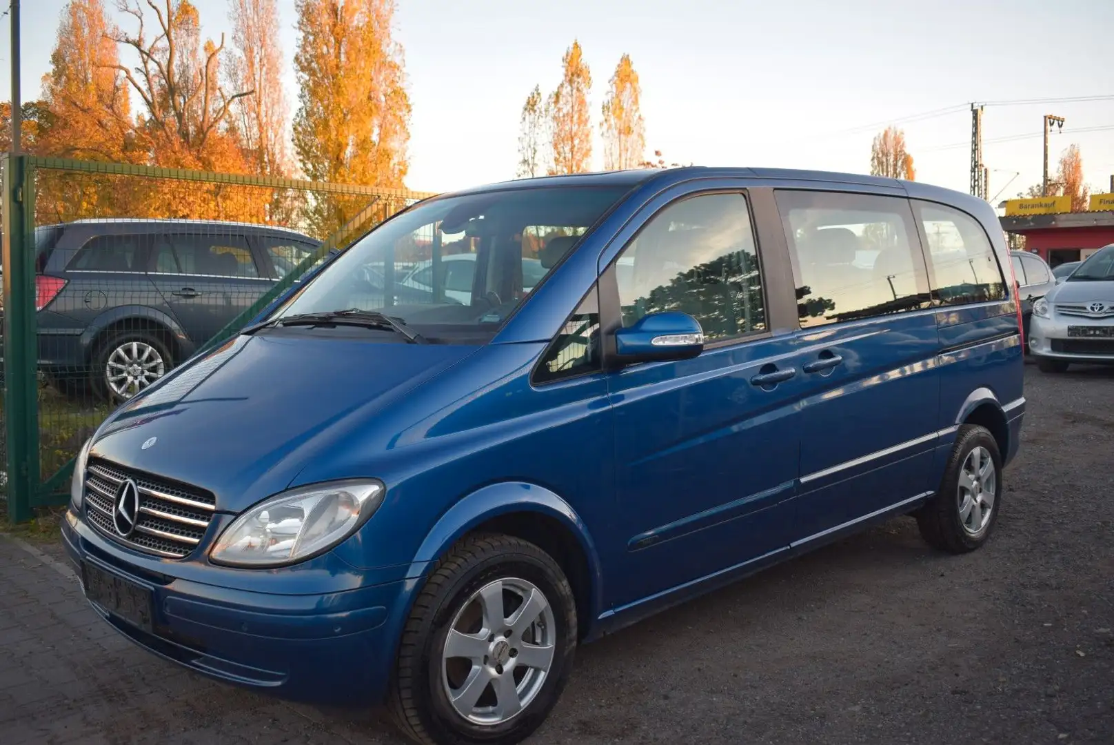 Mercedes-Benz Viano 2.2 CDI kompakt Blau - 2