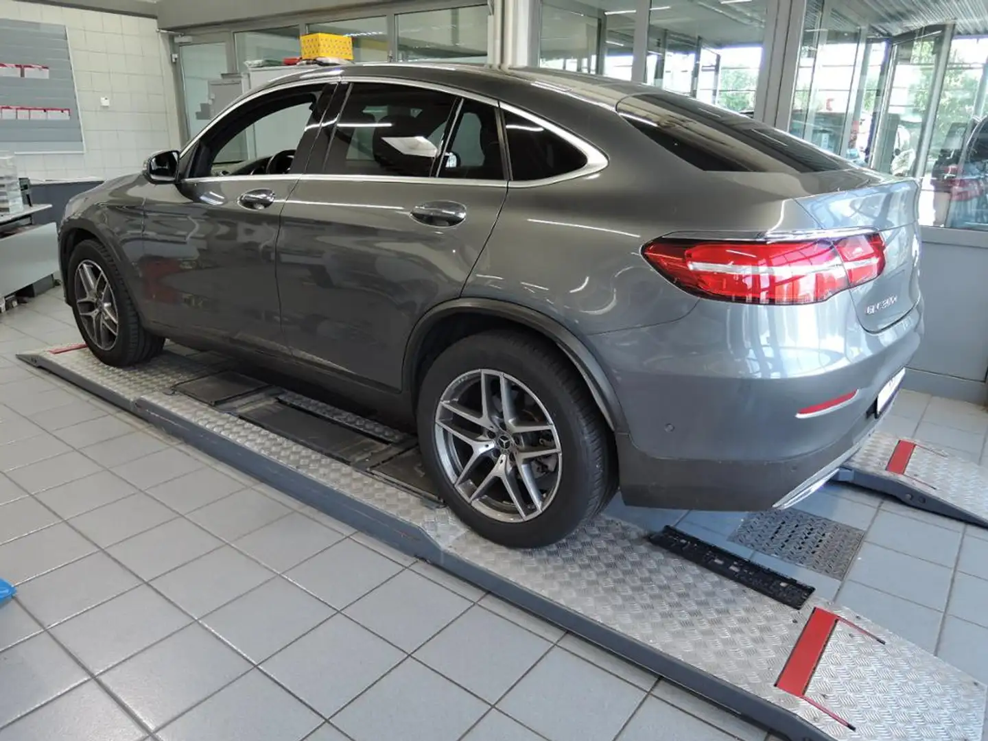 Mercedes-Benz GLC 350 d 4M Coupé AMG/LED/360°Kamera/Burmester/ Šedá - 2
